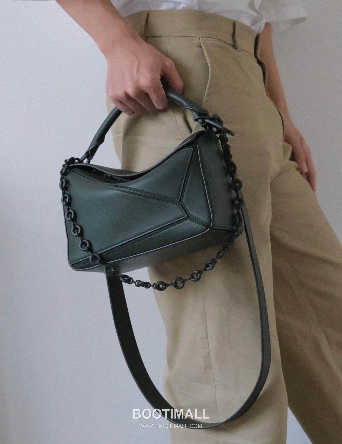 Loewe Puzzle Satin Calfskin Leather Shoulder Bag ID10172 B 로에베 퍼즐 새틴 카프스킨 레더 숄더 크로스백 24cm 3