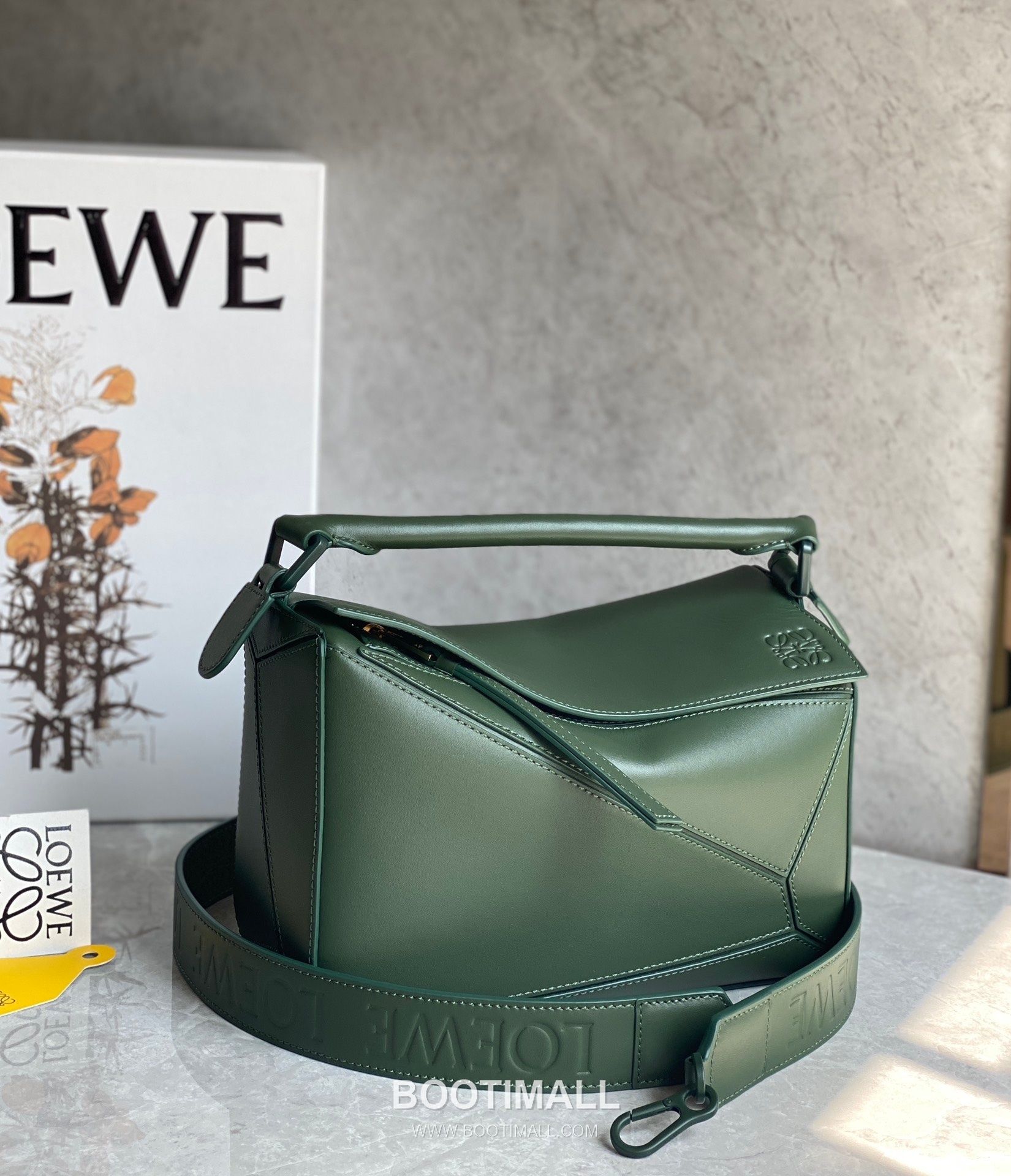Loewe Puzzle Satin Calfskin Leather Shoulder Bag ID10172 B 로에베 퍼즐 새틴 카프스킨 레더 숄더 크로스백 24cm 12