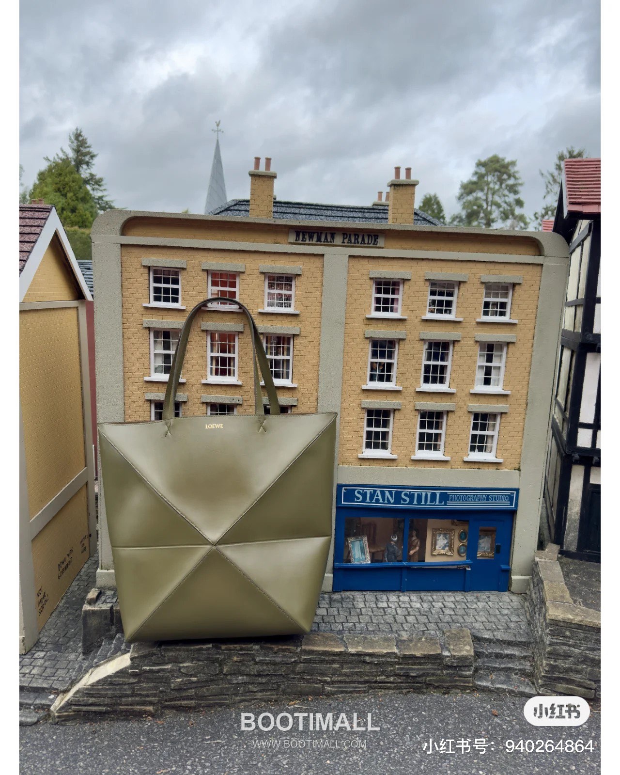 Loewe Puzzle Fold Glossy Calfskin Leather Large Tote Bag 1761 로에베 퍼즐 폴드 글로시 카프스킨 레더 라지 토트백 42cm 1