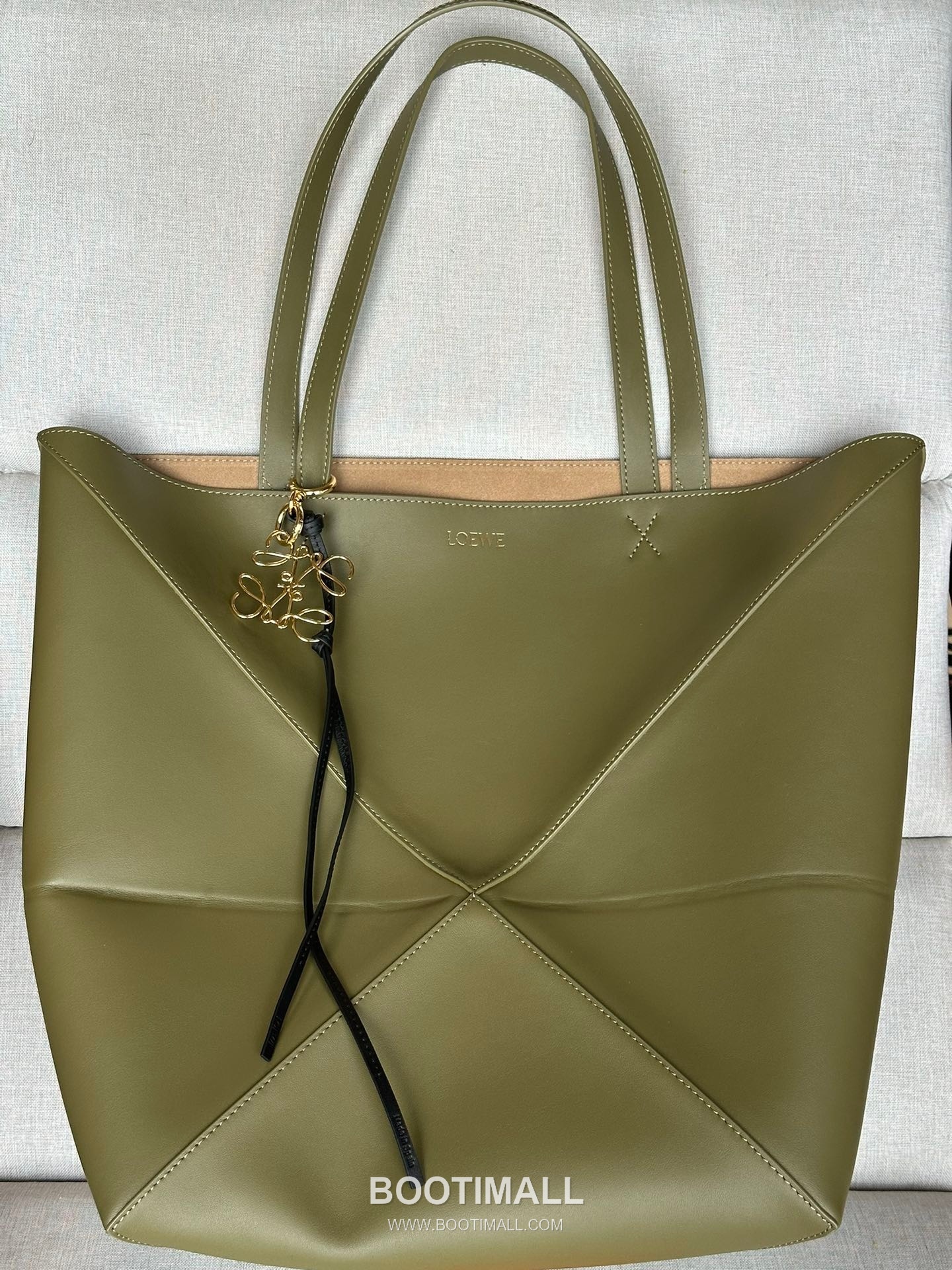 Loewe Puzzle Fold Glossy Calfskin Leather Large Tote Bag 1761 로에베 퍼즐 폴드 글로시 카프스킨 레더 라지 토트백 42cm 3