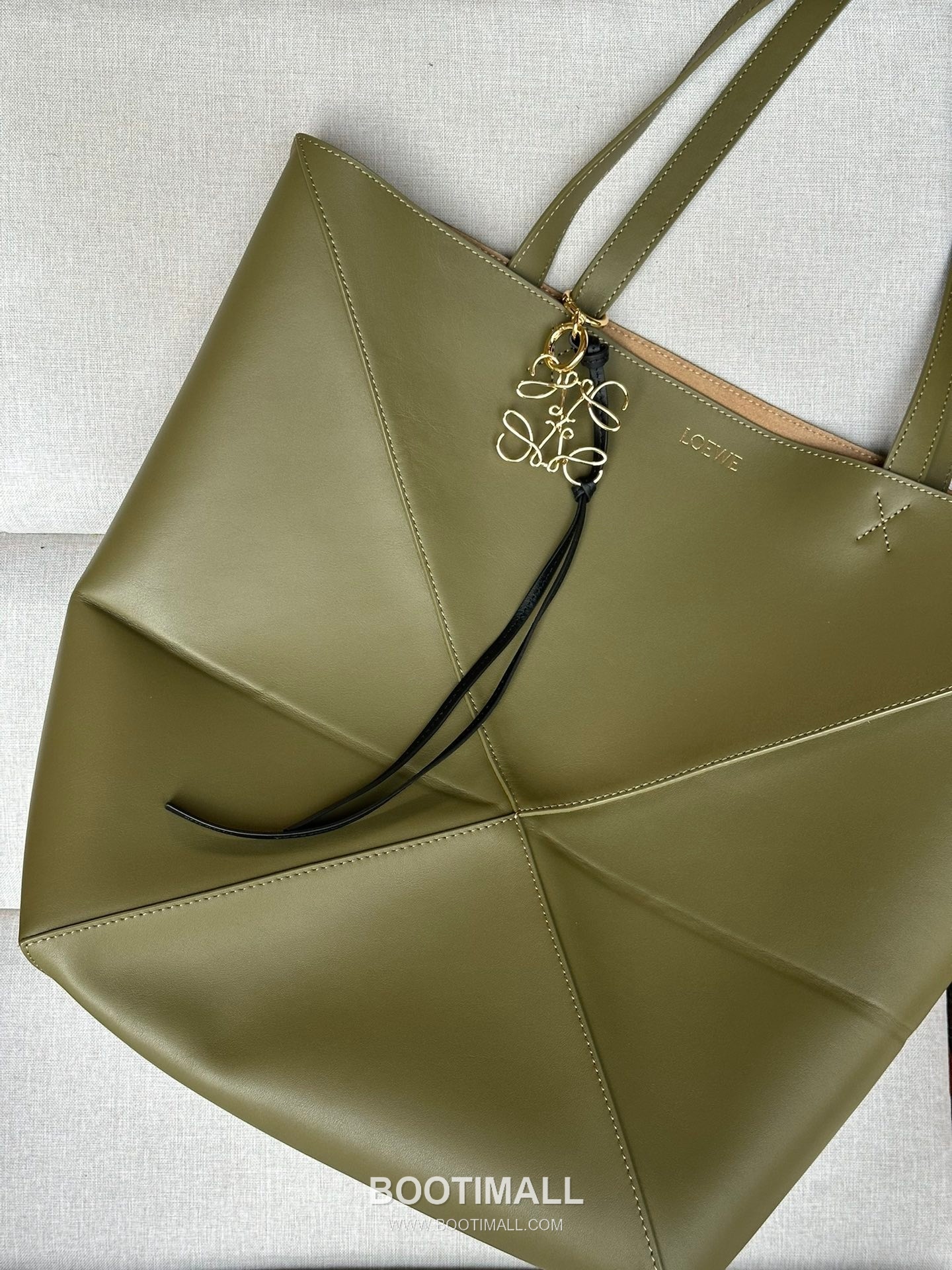 Loewe Puzzle Fold Glossy Calfskin Leather Large Tote Bag 1761 로에베 퍼즐 폴드 글로시 카프스킨 레더 라지 토트백 42cm 5