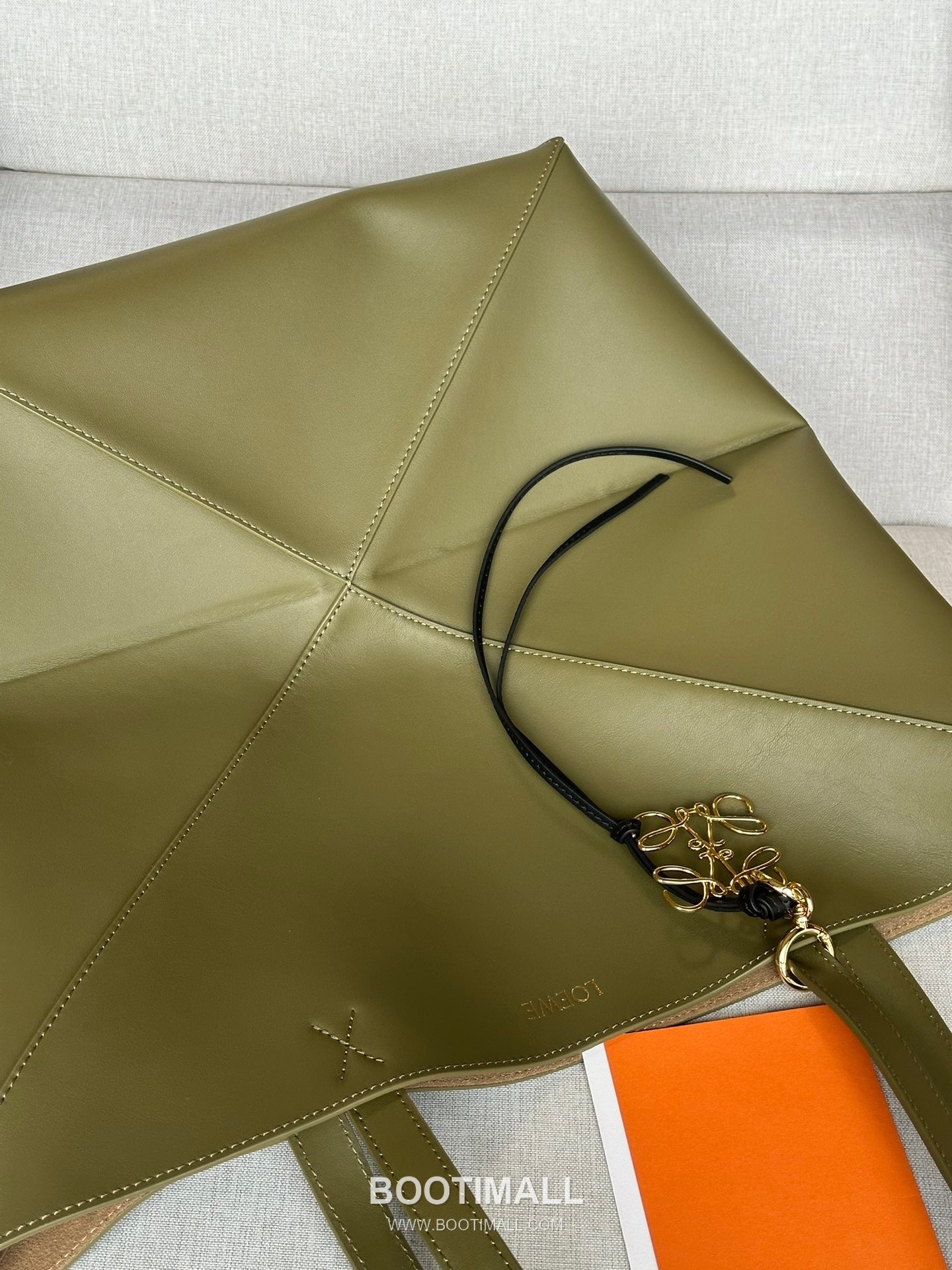 Loewe Puzzle Fold Glossy Calfskin Leather Large Tote Bag 1761 로에베 퍼즐 폴드 글로시 카프스킨 레더 라지 토트백 42cm 6