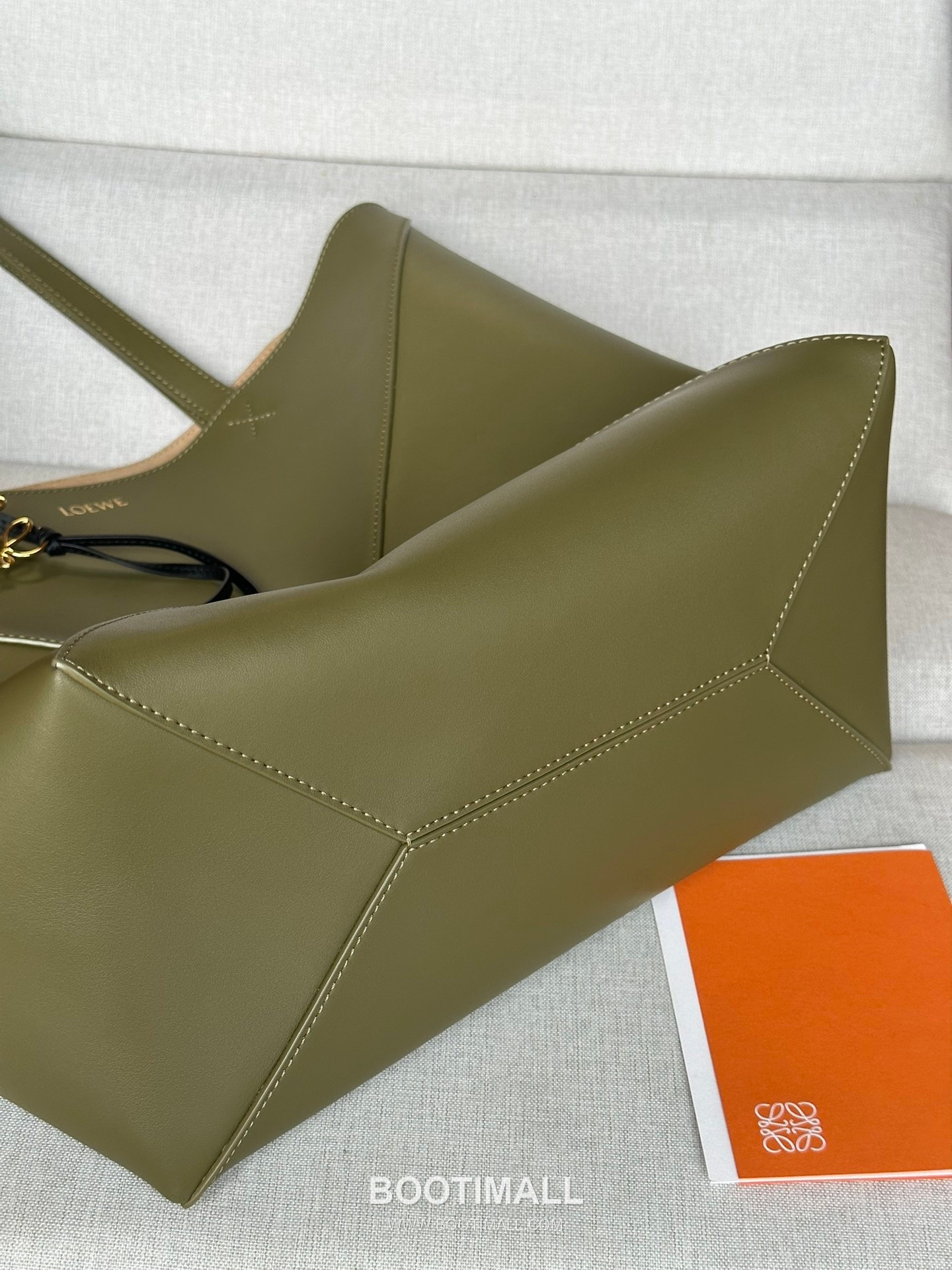 Loewe Puzzle Fold Glossy Calfskin Leather Large Tote Bag 1761 로에베 퍼즐 폴드 글로시 카프스킨 레더 라지 토트백 42cm 9