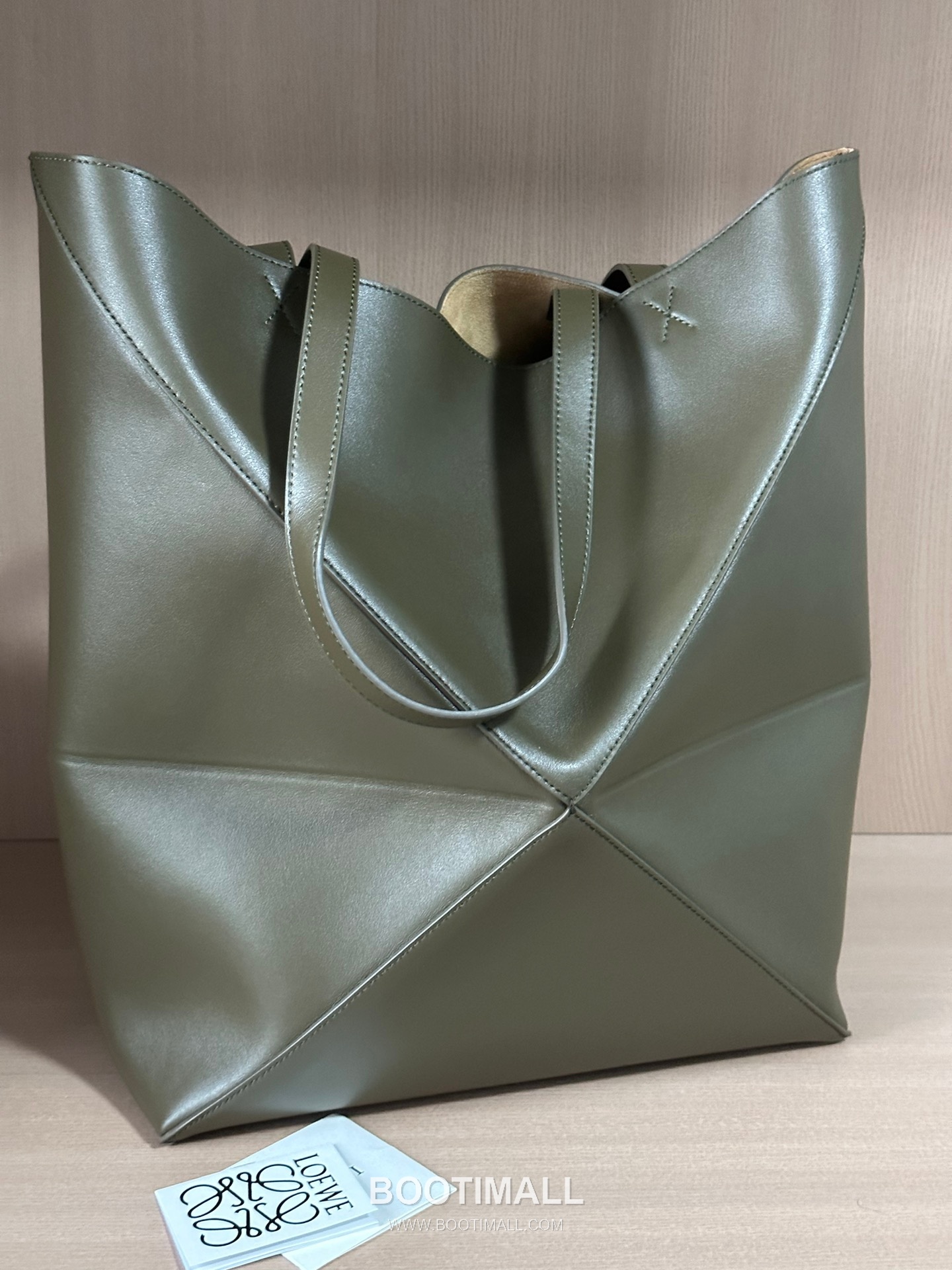 Loewe Puzzle Fold Glossy Calfskin Leather Large Tote Bag 1761 로에베 퍼즐 폴드 글로시 카프스킨 레더 라지 토트백 42cm 3