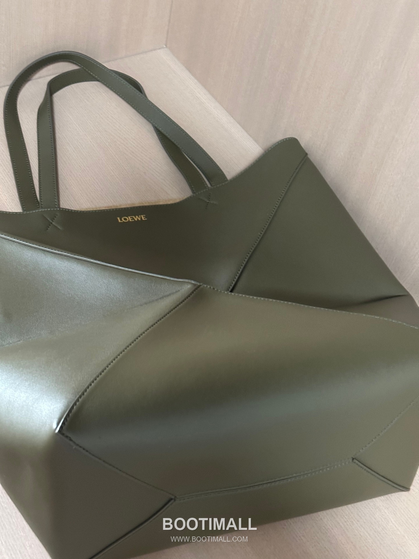 Loewe Puzzle Fold Glossy Calfskin Leather Large Tote Bag 1761 로에베 퍼즐 폴드 글로시 카프스킨 레더 라지 토트백 42cm 5