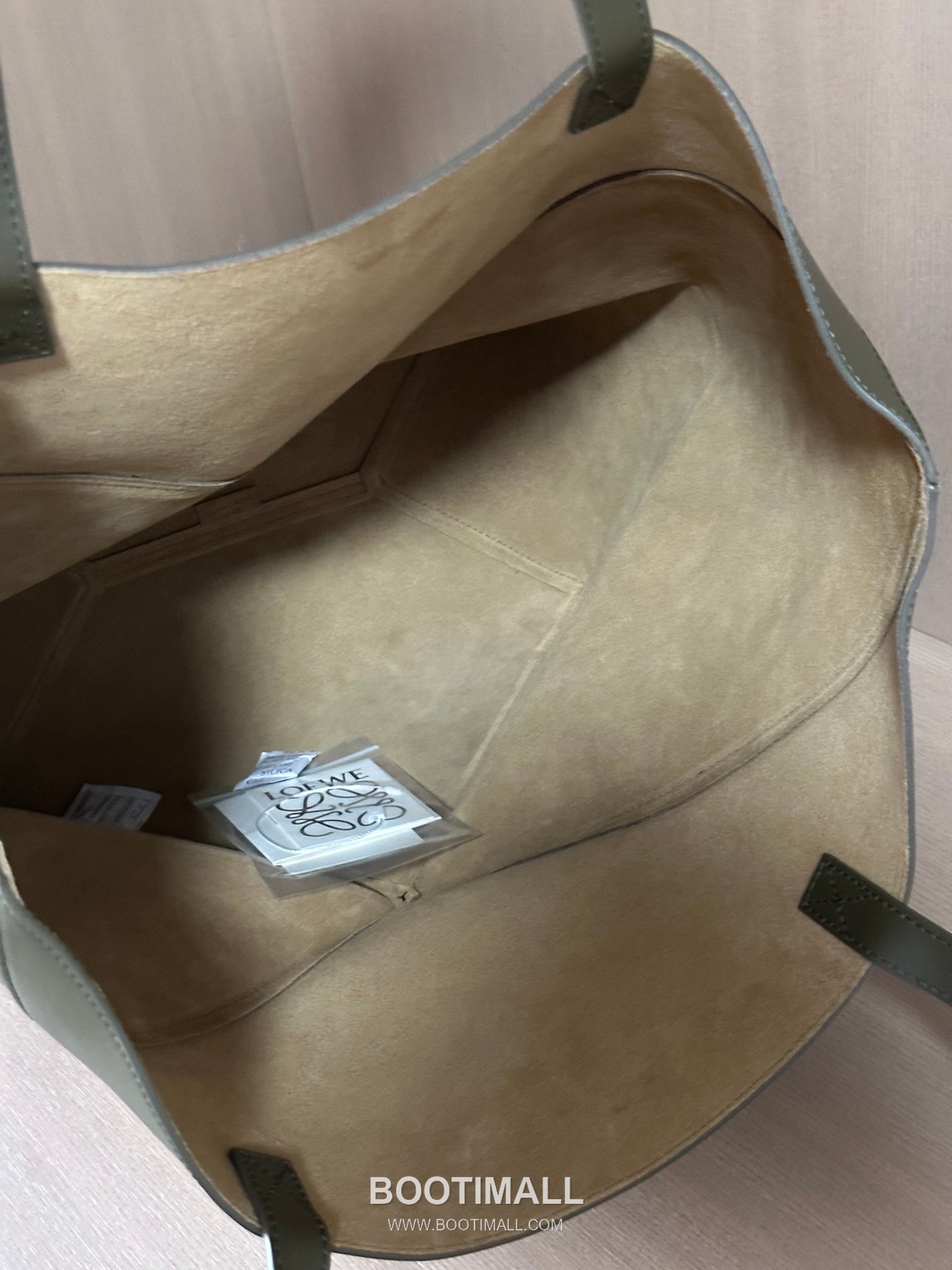 Loewe Puzzle Fold Glossy Calfskin Leather Large Tote Bag 1761 로에베 퍼즐 폴드 글로시 카프스킨 레더 라지 토트백 42cm 9