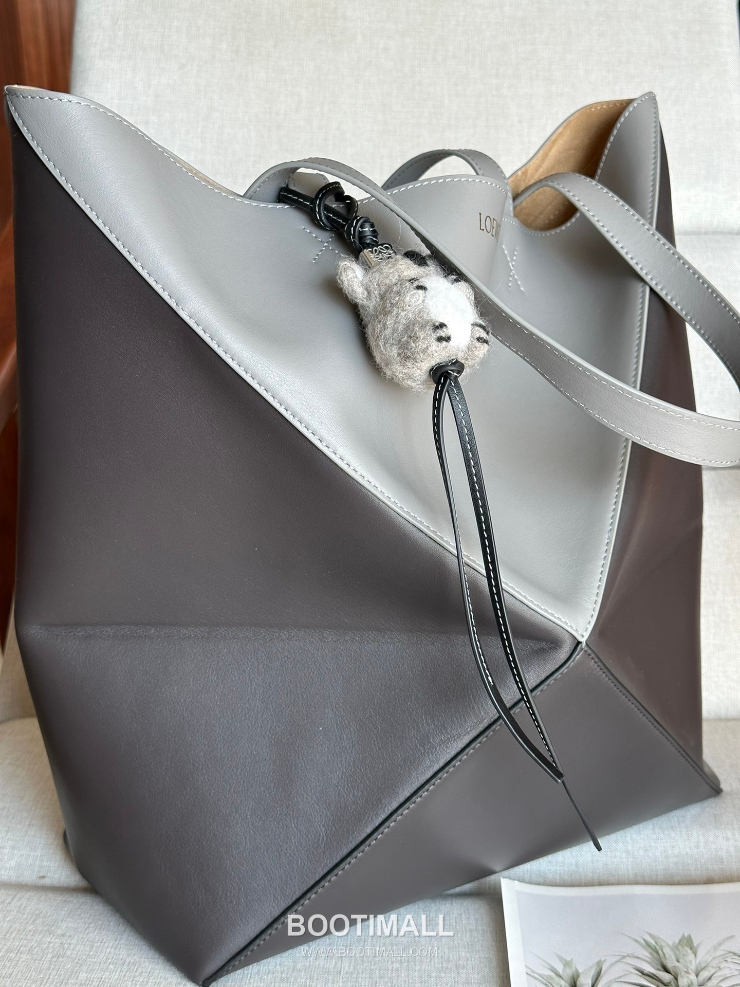 Loewe Puzzle Fold Glossy Calfskin Leather Large Tote Bag 1761 로에베 퍼즐 폴드 글로시 카프스킨 레더 라지 토트백 42cm 2