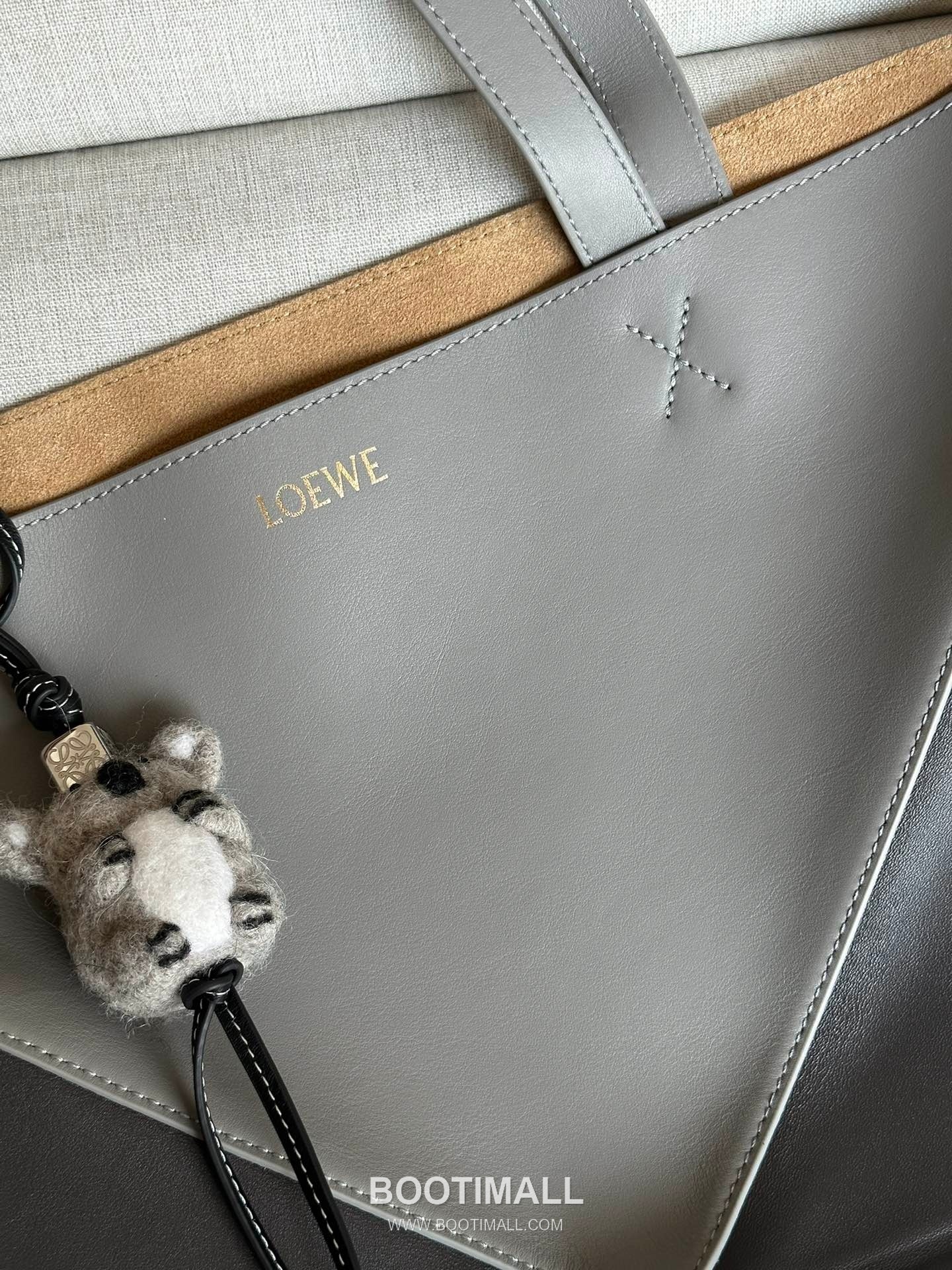 Loewe Puzzle Fold Glossy Calfskin Leather Large Tote Bag 1761 로에베 퍼즐 폴드 글로시 카프스킨 레더 라지 토트백 42cm 3