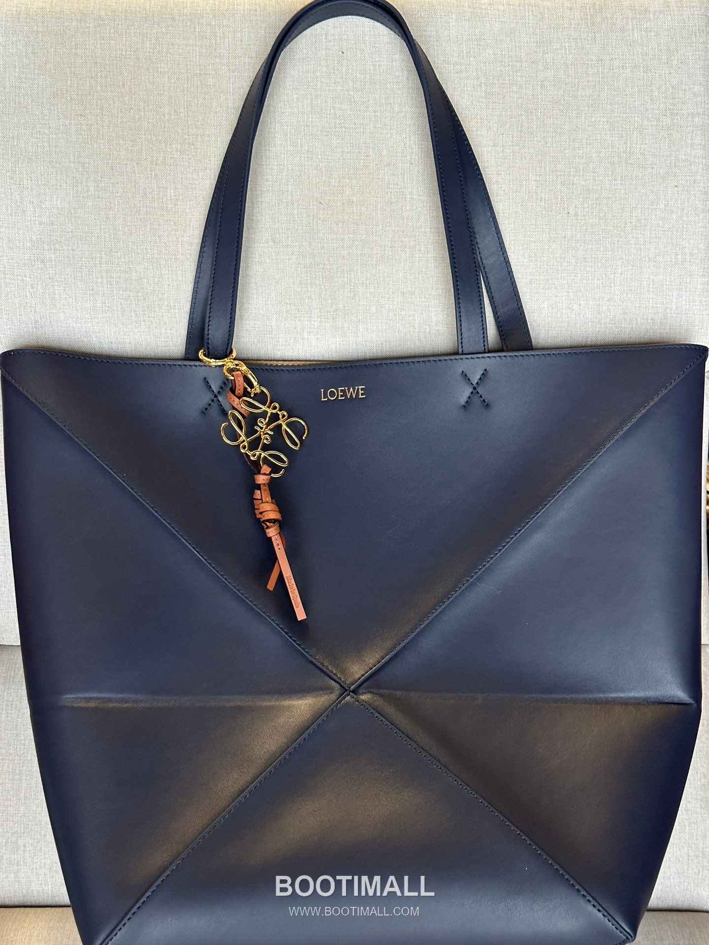 Loewe Puzzle Fold Glossy Calfskin Leather Large Tote Bag 1761 로에베 퍼즐 폴드 글로시 카프스킨 레더 라지 토트백 42cm 2