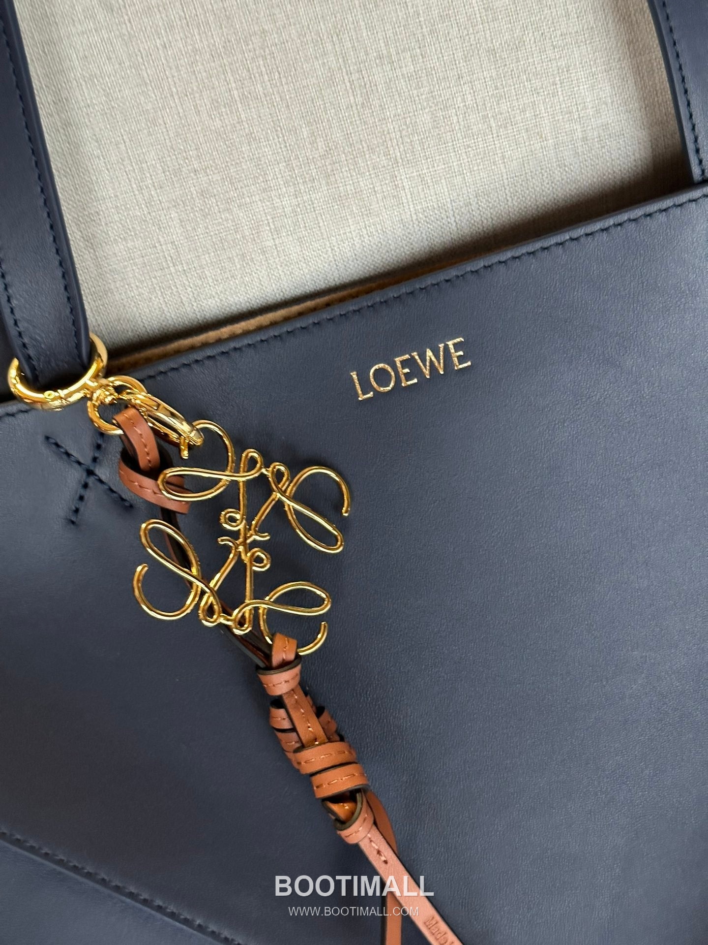 Loewe Puzzle Fold Glossy Calfskin Leather Large Tote Bag 1761 로에베 퍼즐 폴드 글로시 카프스킨 레더 라지 토트백 42cm 3