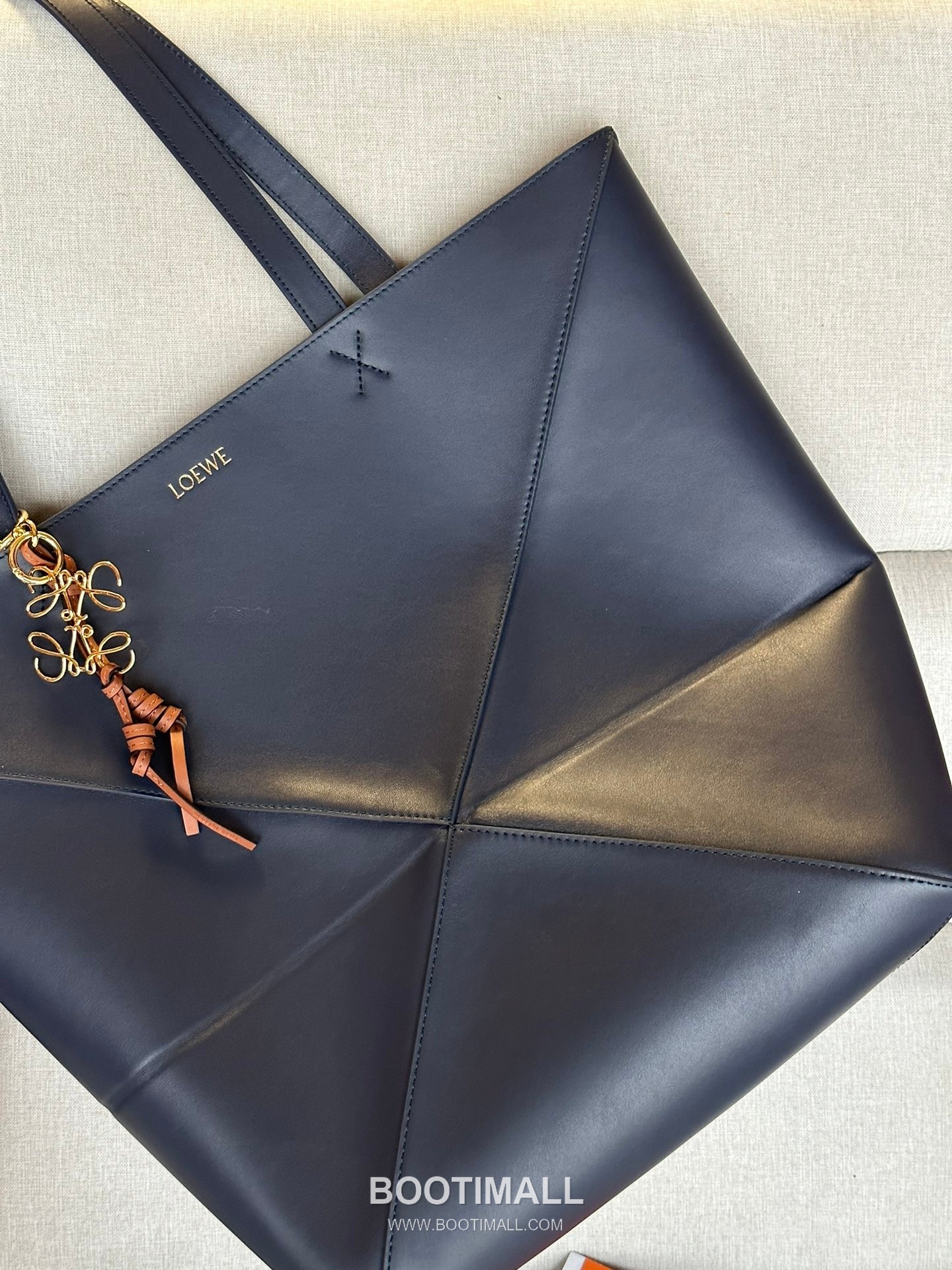 Loewe Puzzle Fold Glossy Calfskin Leather Large Tote Bag 1761 로에베 퍼즐 폴드 글로시 카프스킨 레더 라지 토트백 42cm 5