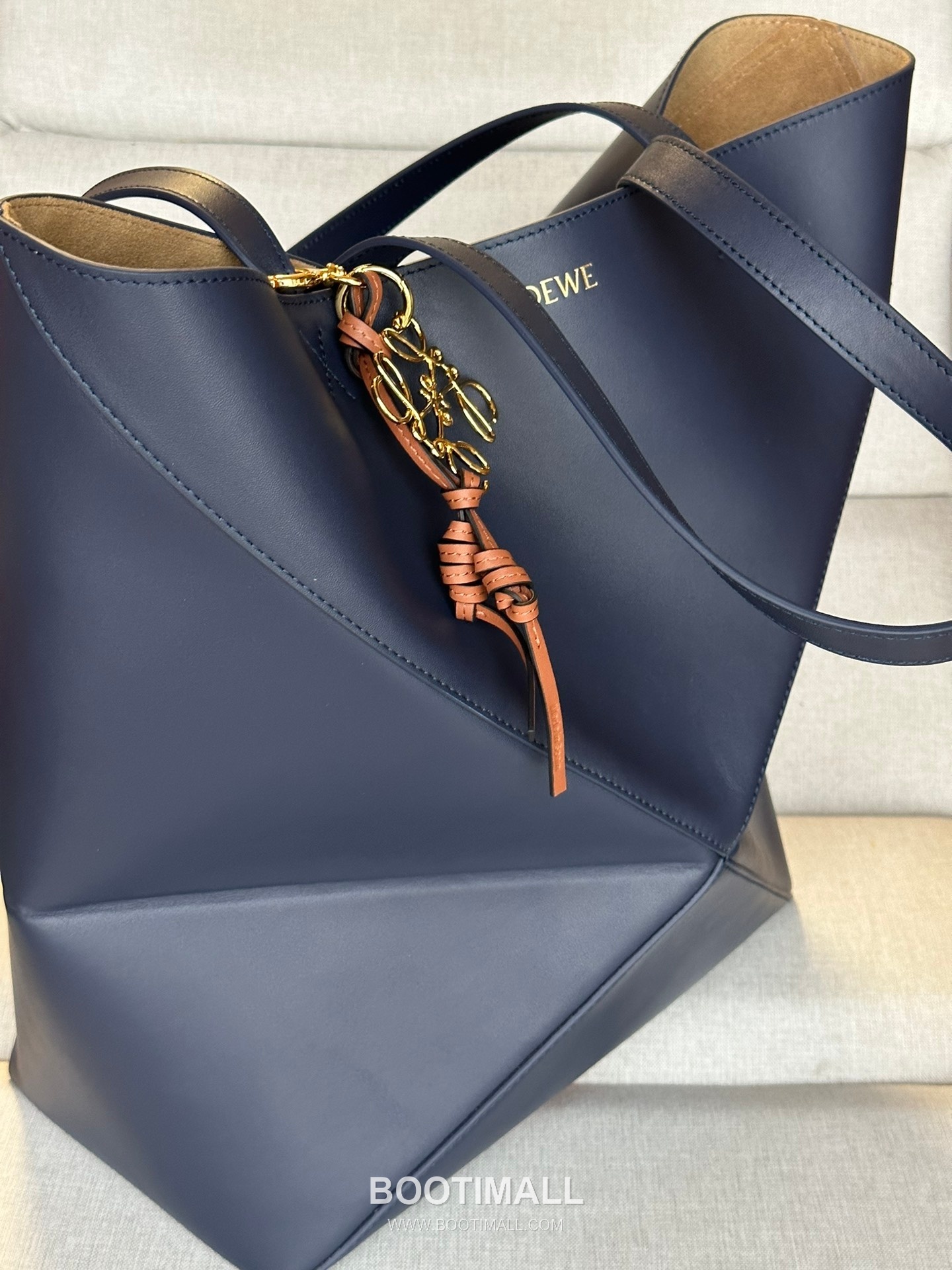 Loewe Puzzle Fold Glossy Calfskin Leather Large Tote Bag 1761 로에베 퍼즐 폴드 글로시 카프스킨 레더 라지 토트백 42cm 7