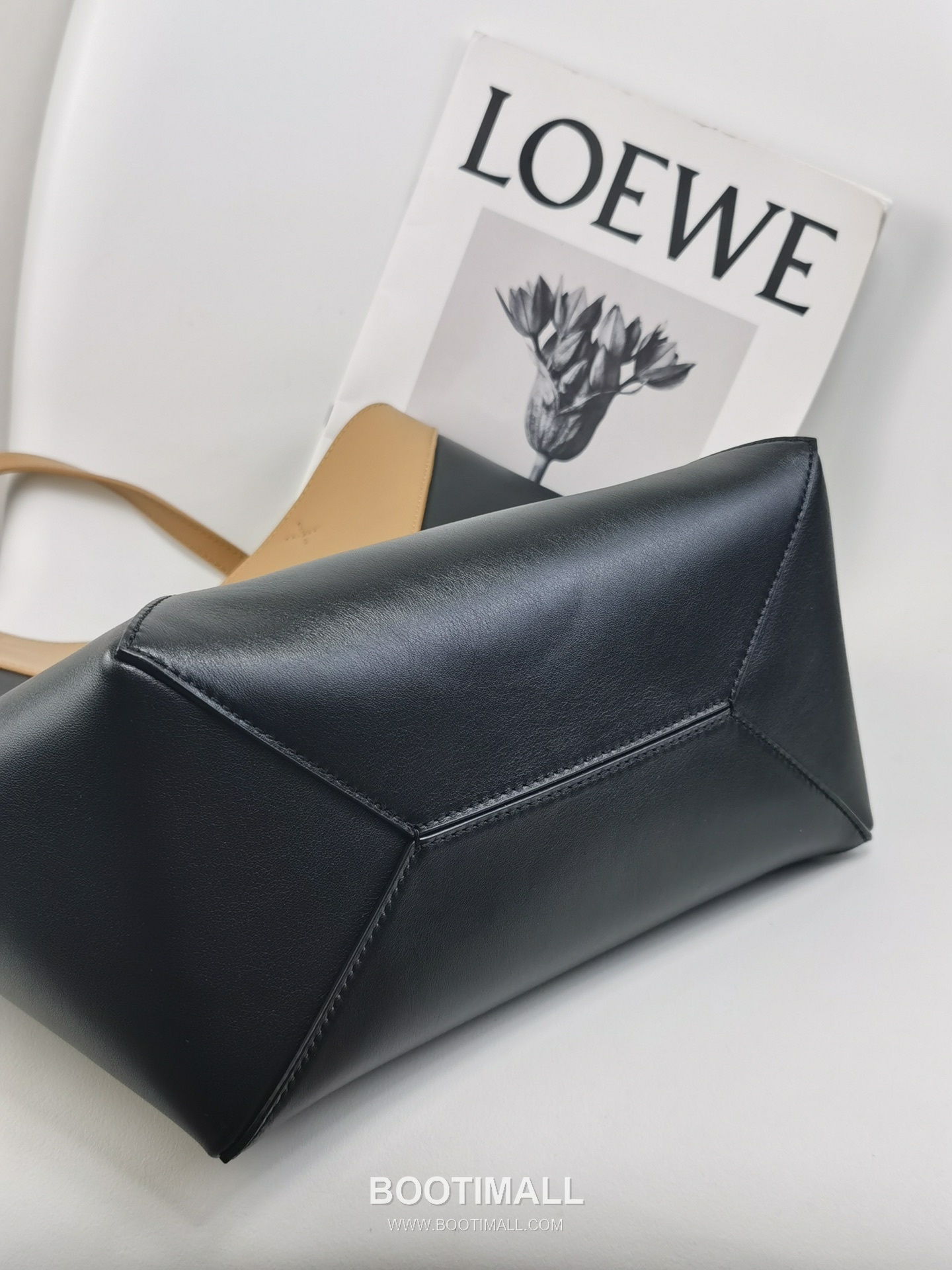 Loewe Puzzle Fold Glossy Calfskin Leather Small Tote Bag 1762 로에베 퍼즐 폴드 글로시 카프스킨 스몰 토트백 31.5cm 5