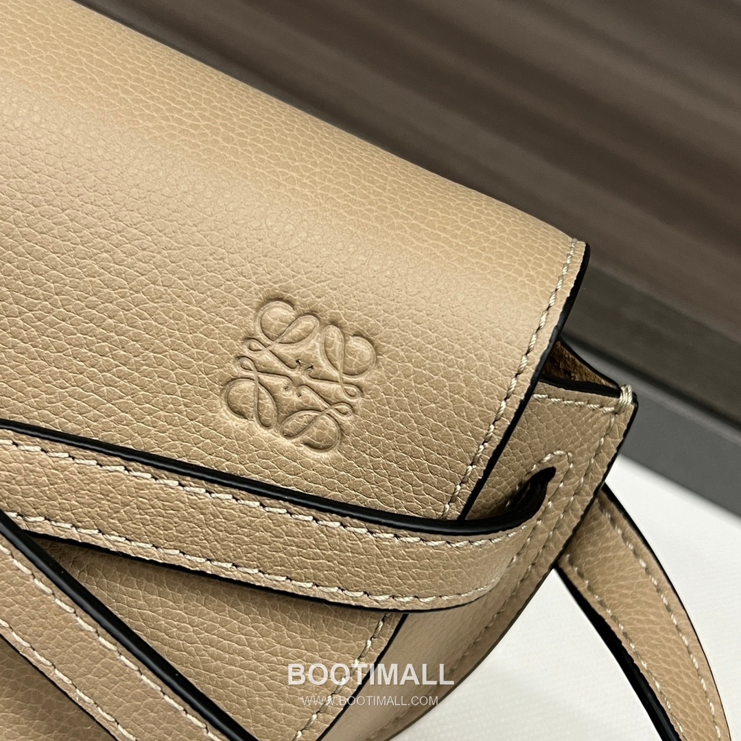 Loewe Mini Gate Dual Pebbled Calfskin Leather Shoulder Bag 89020 로에베 미니 게이트 듀얼 페블드 카프스킨 숄더 크로스백 21cm 5