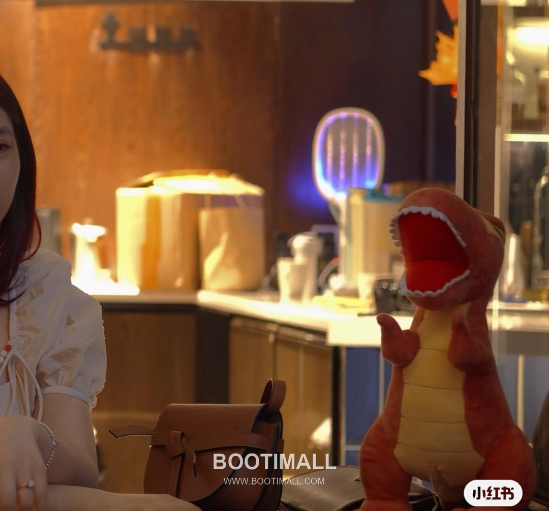 Loewe Mini Gate Dual Pebbled Calfskin Leather Shoulder Bag 89020 로에베 미니 게이트 듀얼 페블드 카프스킨 숄더 크로스백 21cm 7