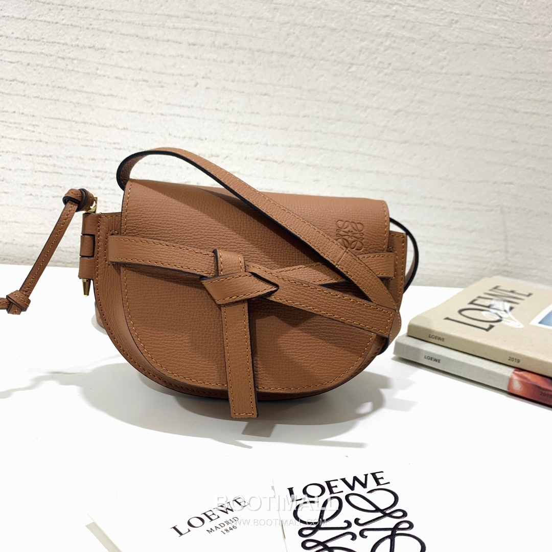 Loewe Mini Gate Dual Pebbled Calfskin Leather Shoulder Bag 89020 로에베 미니 게이트 듀얼 페블드 카프스킨 숄더 크로스백 21cm 10