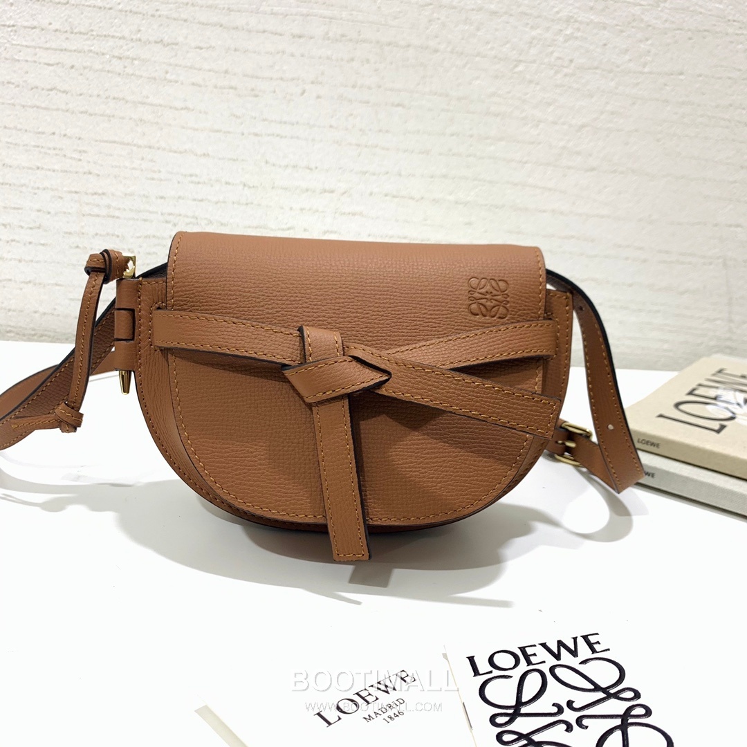 Loewe Mini Gate Dual Pebbled Calfskin Leather Shoulder Bag 89020 로에베 미니 게이트 듀얼 페블드 카프스킨 숄더 크로스백 21cm 11