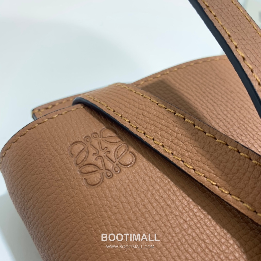 Loewe Mini Gate Dual Pebbled Calfskin Leather Shoulder Bag 89020 로에베 미니 게이트 듀얼 페블드 카프스킨 숄더 크로스백 21cm 16