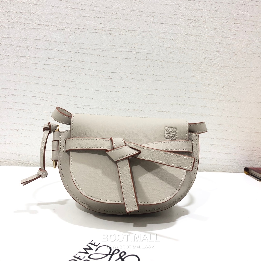 Loewe Mini Gate Dual Pebbled Calfskin Leather Shoulder Bag 89020 로에베 미니 게이트 듀얼 페블드 카프스킨 숄더 크로스백 21cm 9