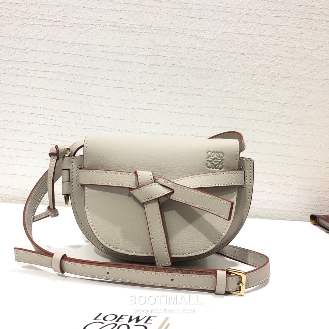 Loewe Mini Gate Dual Pebbled Calfskin Leather Shoulder Bag 89020 로에베 미니 게이트 듀얼 페블드 카프스킨 숄더 크로스백 21cm 10