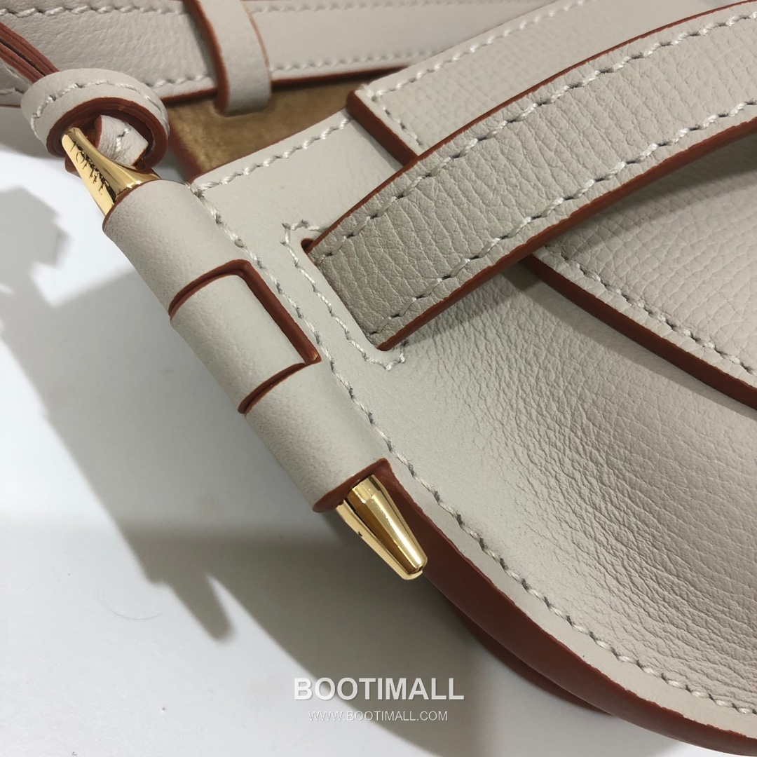 Loewe Mini Gate Dual Pebbled Calfskin Leather Shoulder Bag 89020 로에베 미니 게이트 듀얼 페블드 카프스킨 숄더 크로스백 21cm 13