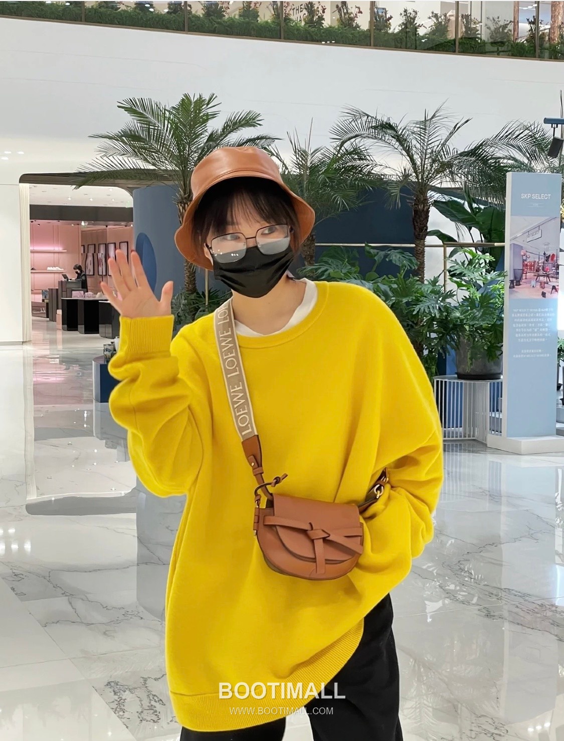 Loewe Mini Gate Dual Calfskin Leather Embroidered Strap Shoulder Bag 10121 로에베 미니 게이트 듀얼 카프스킨 자수 스트랩 숄더 크로스백 21cm 2