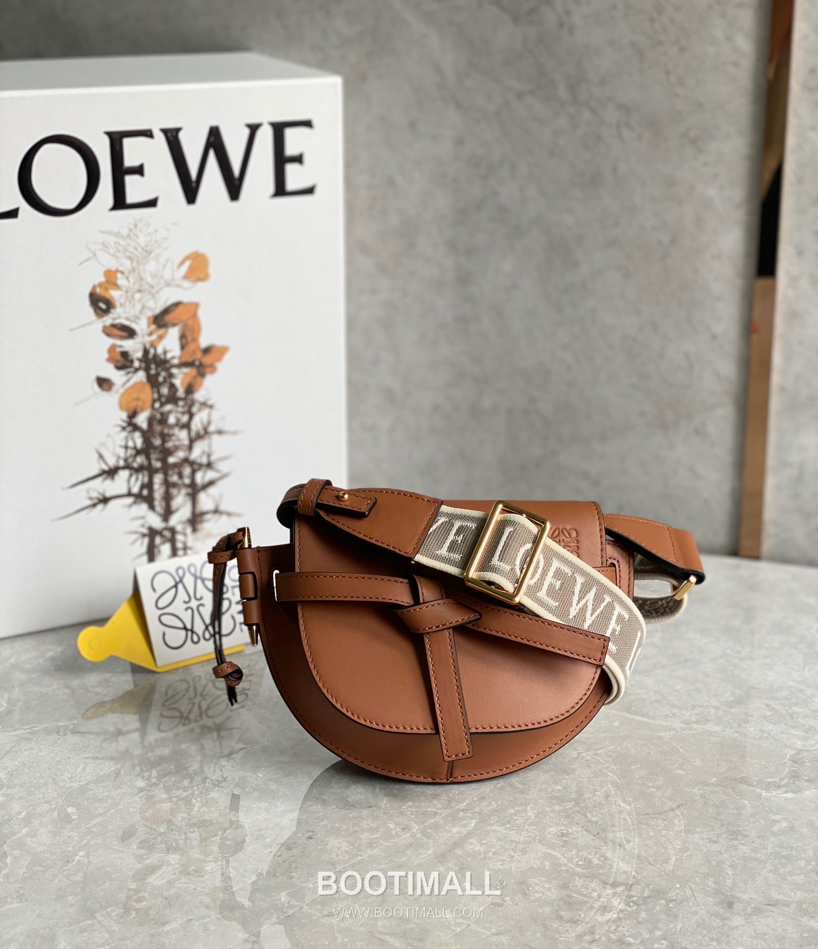 Loewe Mini Gate Dual Calfskin Leather Embroidered Strap Shoulder Bag 10121 로에베 미니 게이트 듀얼 카프스킨 자수 스트랩 숄더 크로스백 21cm 5