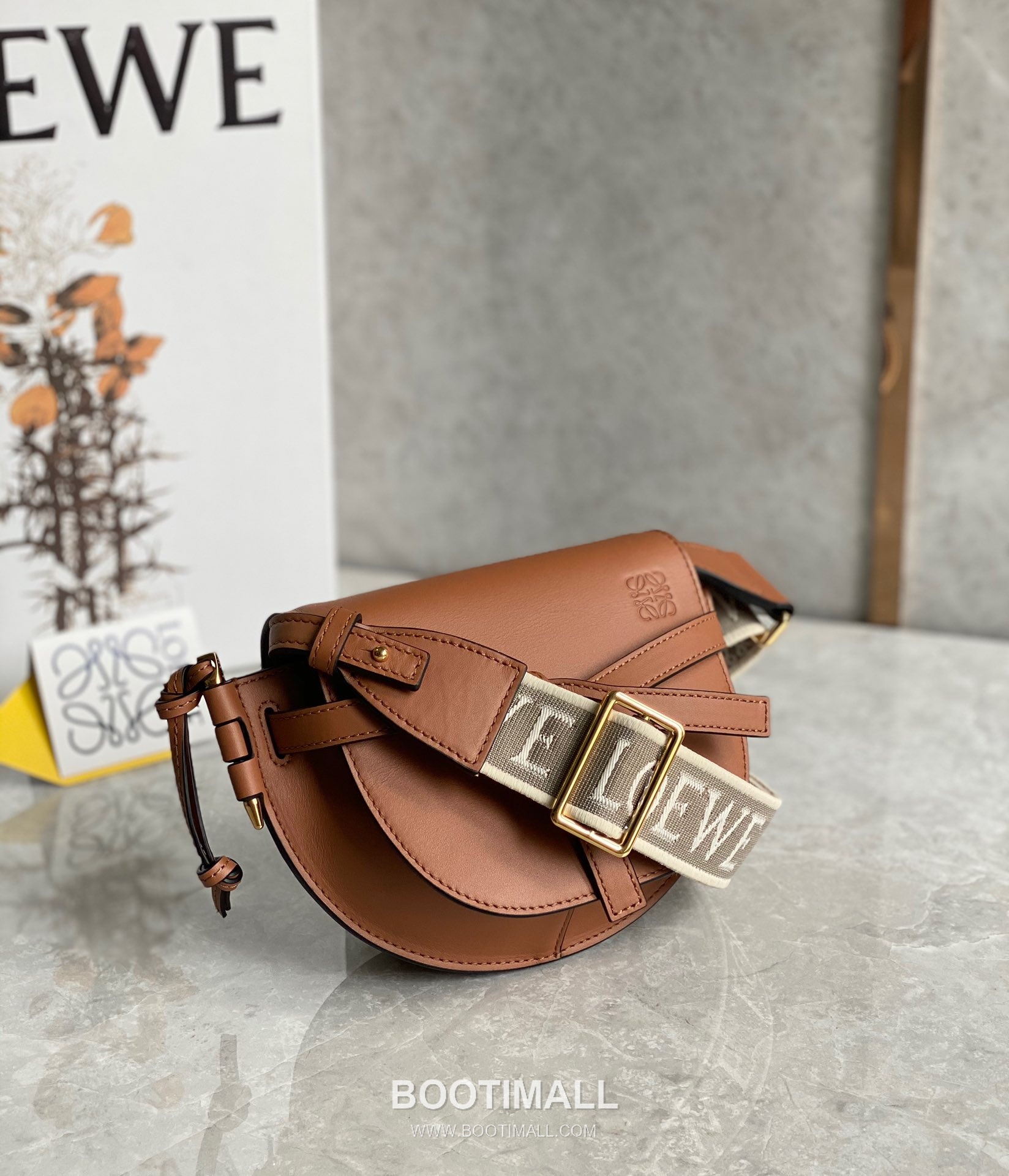 Loewe Mini Gate Dual Calfskin Leather Embroidered Strap Shoulder Bag 10121 로에베 미니 게이트 듀얼 카프스킨 자수 스트랩 숄더 크로스백 21cm 6