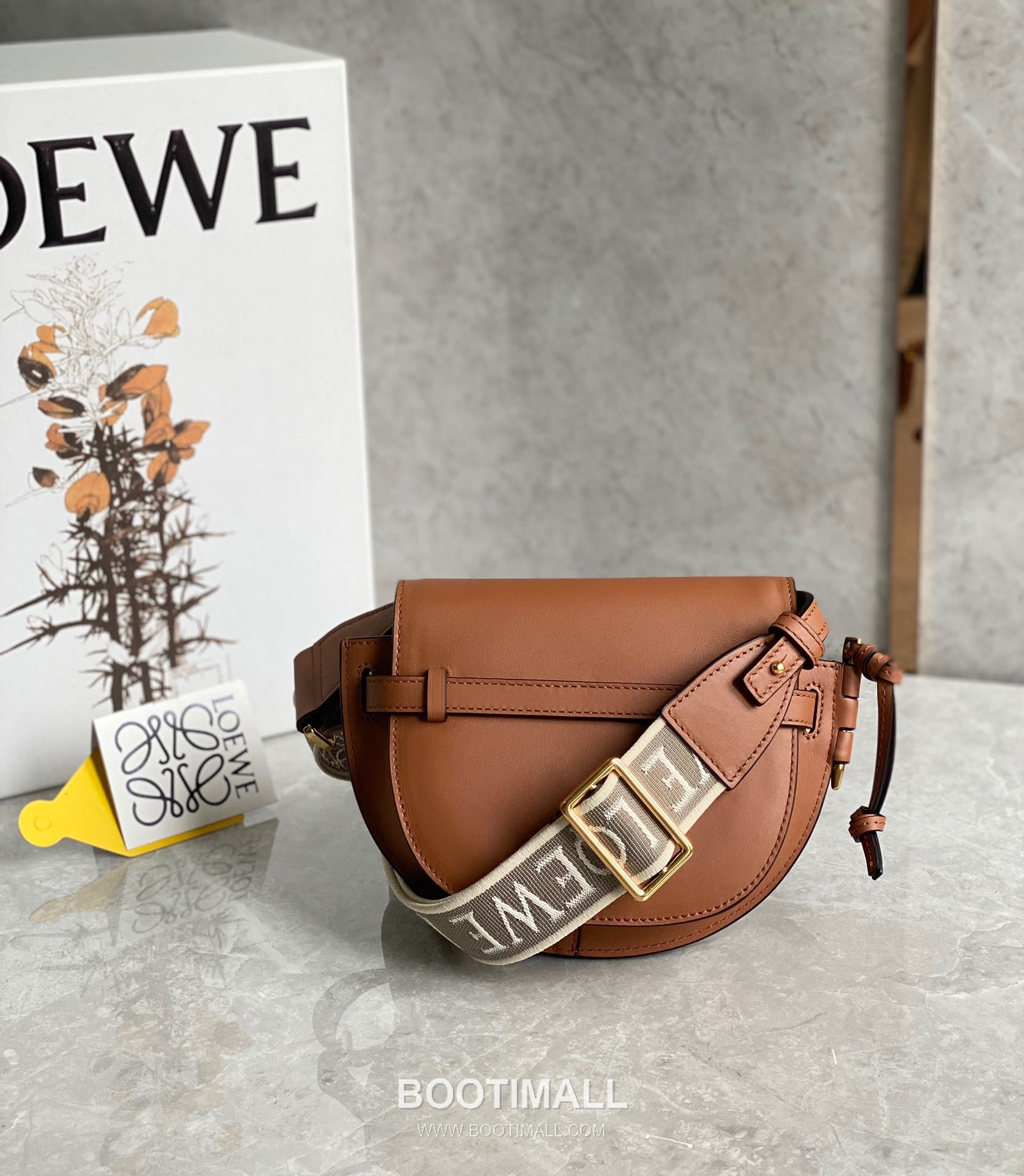 Loewe Mini Gate Dual Calfskin Leather Embroidered Strap Shoulder Bag 10121 로에베 미니 게이트 듀얼 카프스킨 자수 스트랩 숄더 크로스백 21cm 10