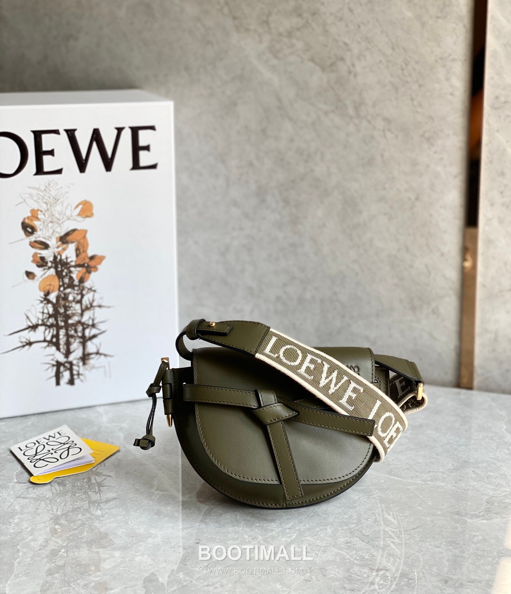 Loewe Mini Gate Dual Calfskin Leather Embroidered Strap Shoulder Bag 10121 로에베 미니 게이트 듀얼 카프스킨 자수 스트랩 숄더 크로스백 21cm 3