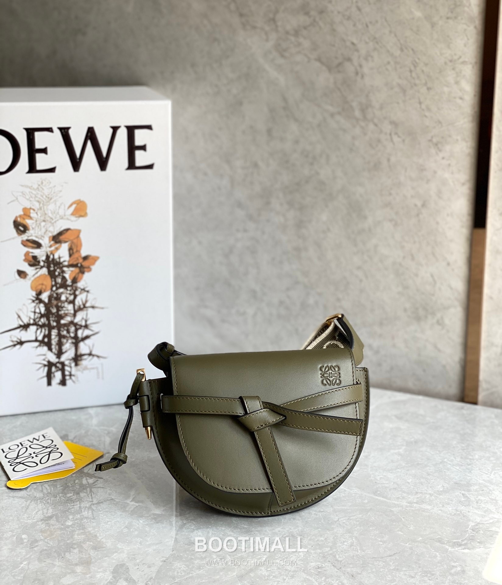 Loewe Mini Gate Dual Calfskin Leather Embroidered Strap Shoulder Bag 10121 로에베 미니 게이트 듀얼 카프스킨 자수 스트랩 숄더 크로스백 21cm 4