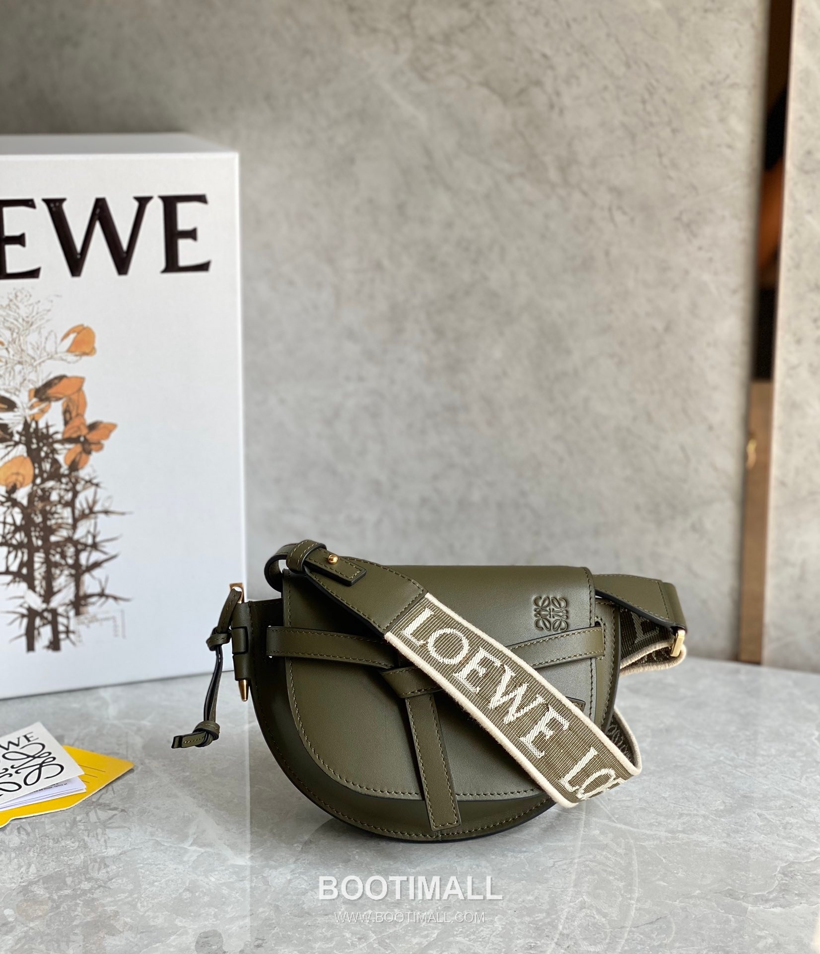 Loewe Mini Gate Dual Calfskin Leather Embroidered Strap Shoulder Bag 10121 로에베 미니 게이트 듀얼 카프스킨 자수 스트랩 숄더 크로스백 21cm 5