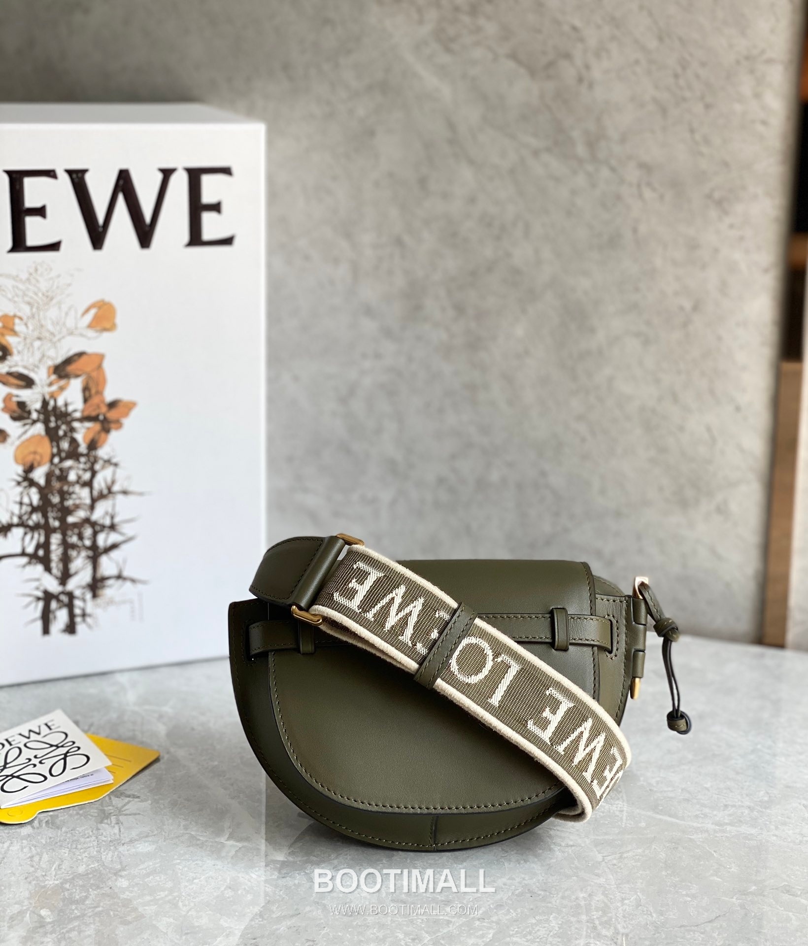 Loewe Mini Gate Dual Calfskin Leather Embroidered Strap Shoulder Bag 10121 로에베 미니 게이트 듀얼 카프스킨 자수 스트랩 숄더 크로스백 21cm 7