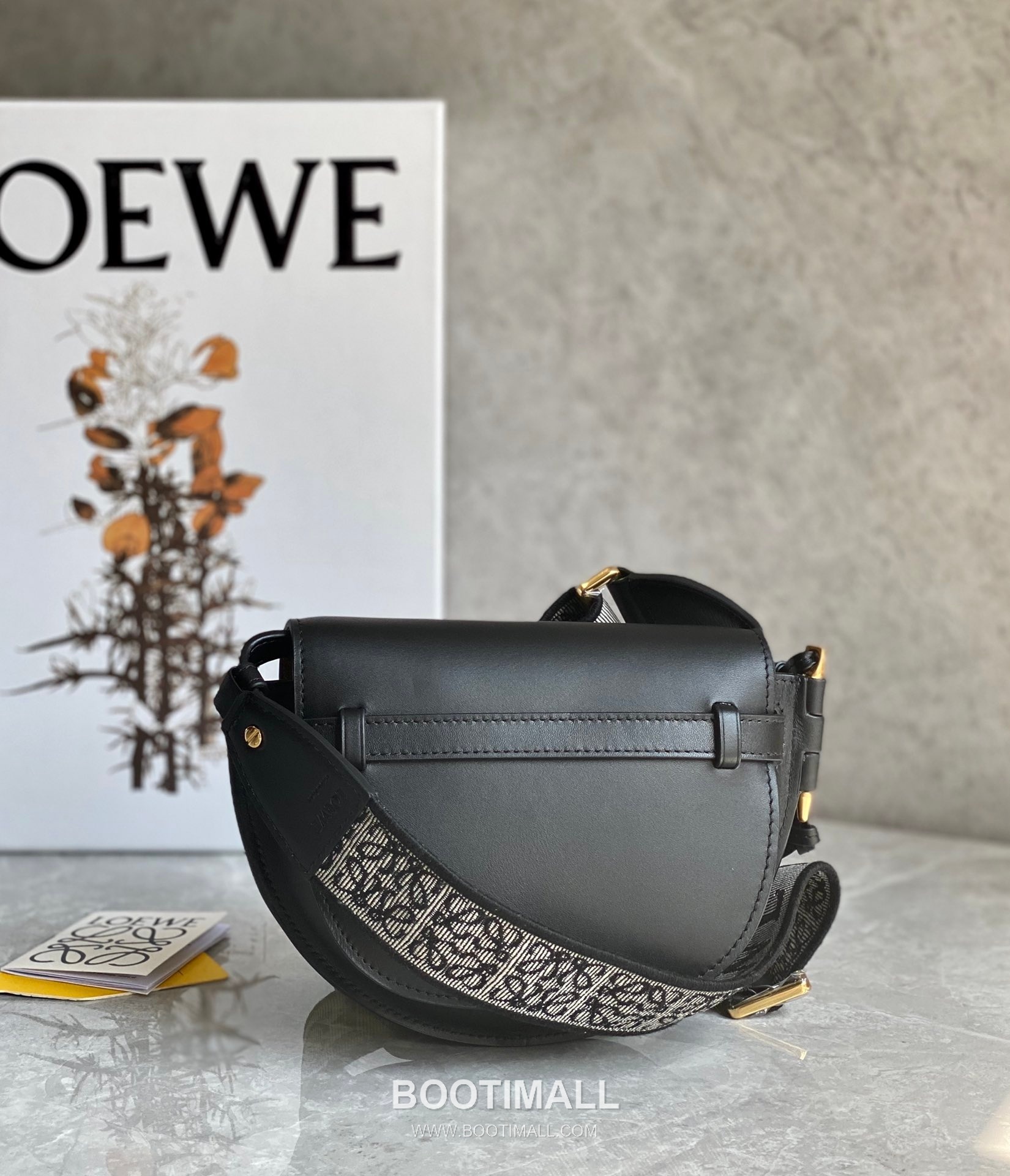 Loewe Mini Gate Dual Calfskin Leather Embroidered Strap Shoulder Bag 10121 로에베 미니 게이트 듀얼 카프스킨 자수 스트랩 숄더 크로스백 21cm 2