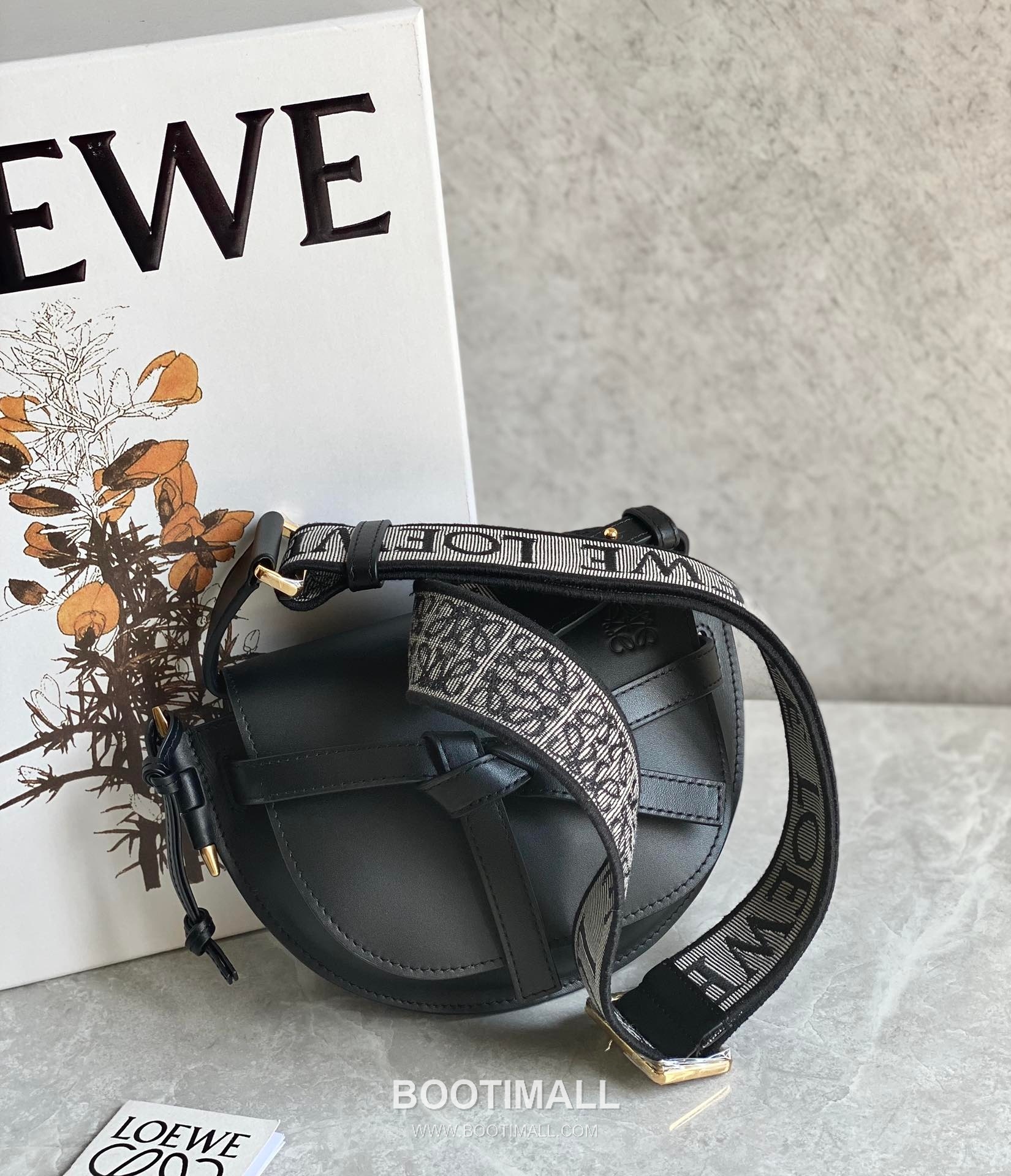 Loewe Mini Gate Dual Calfskin Leather Embroidered Strap Shoulder Bag 10121 로에베 미니 게이트 듀얼 카프스킨 자수 스트랩 숄더 크로스백 21cm 4