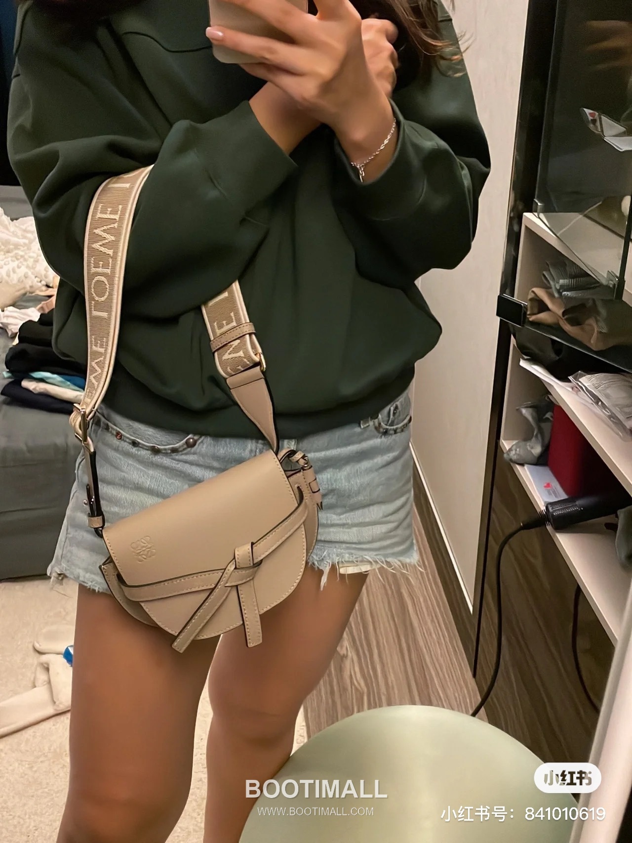 Loewe Mini Gate Dual Calfskin Leather Embroidered Strap Shoulder Bag 10121 로에베 미니 게이트 듀얼 카프스킨 자수 스트랩 숄더 크로스백 21cm 1