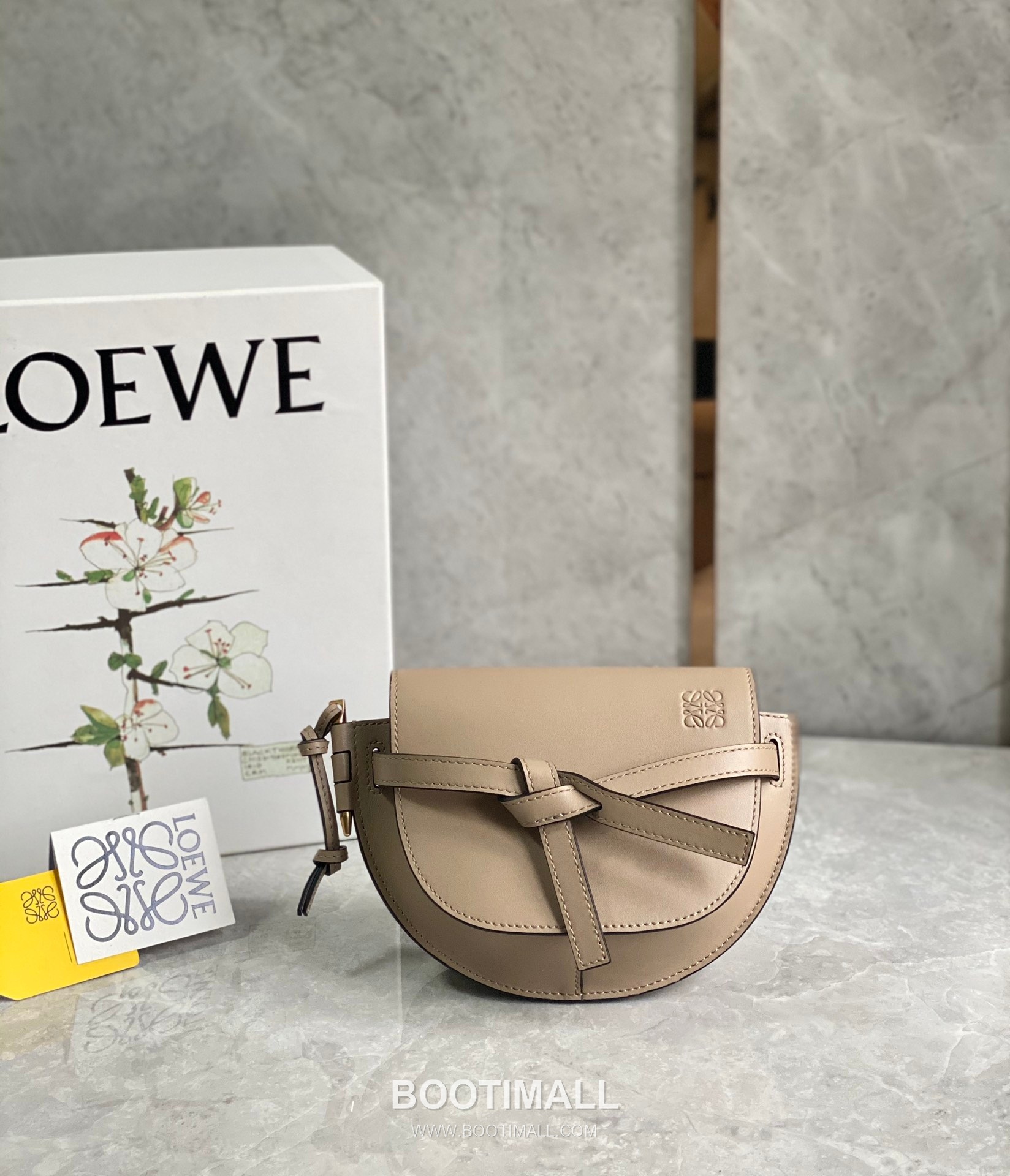 Loewe Mini Gate Dual Calfskin Leather Embroidered Strap Shoulder Bag 10121 로에베 미니 게이트 듀얼 카프스킨 자수 스트랩 숄더 크로스백 21cm 3