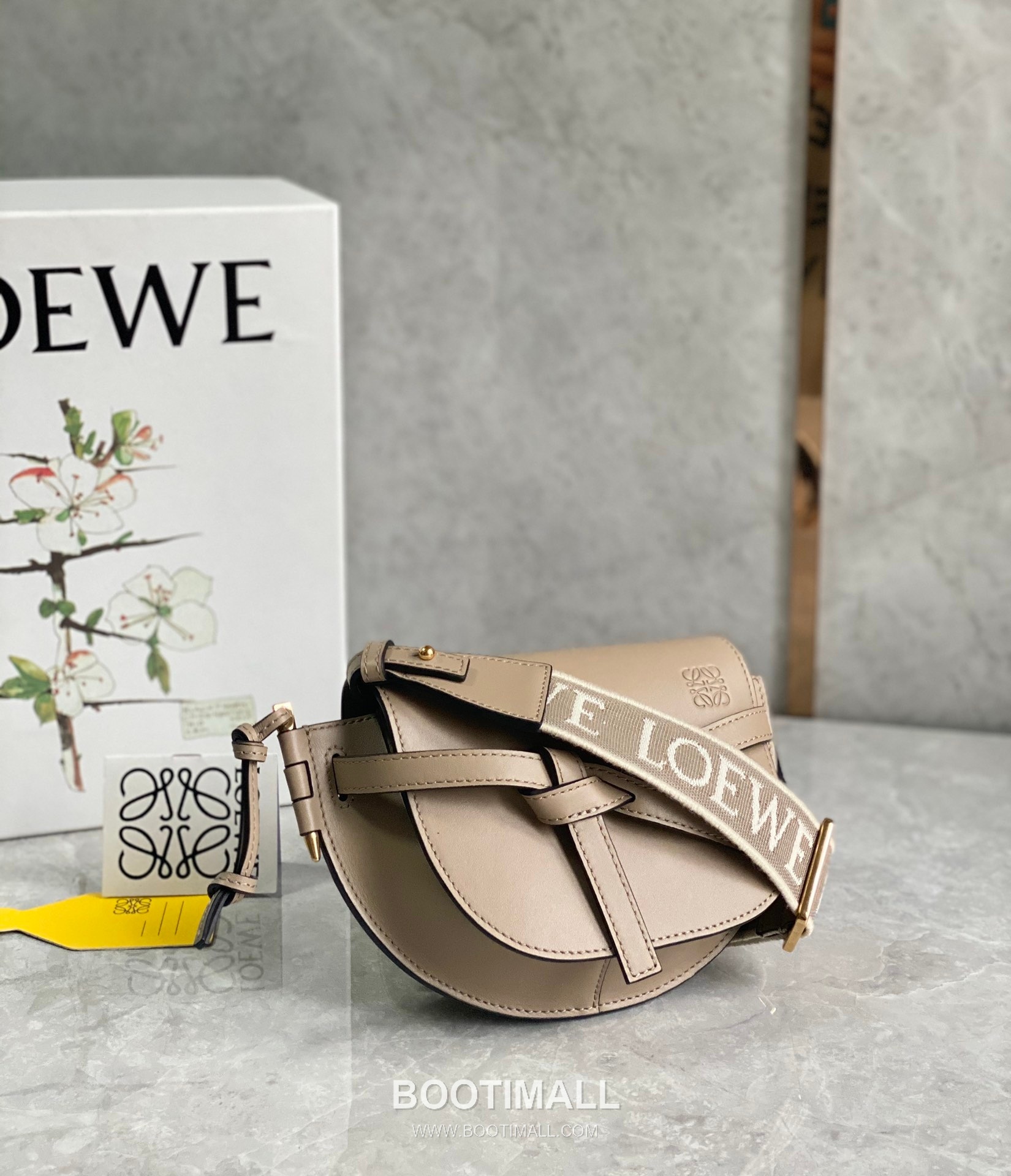 Loewe Mini Gate Dual Calfskin Leather Embroidered Strap Shoulder Bag 10121 로에베 미니 게이트 듀얼 카프스킨 자수 스트랩 숄더 크로스백 21cm 4