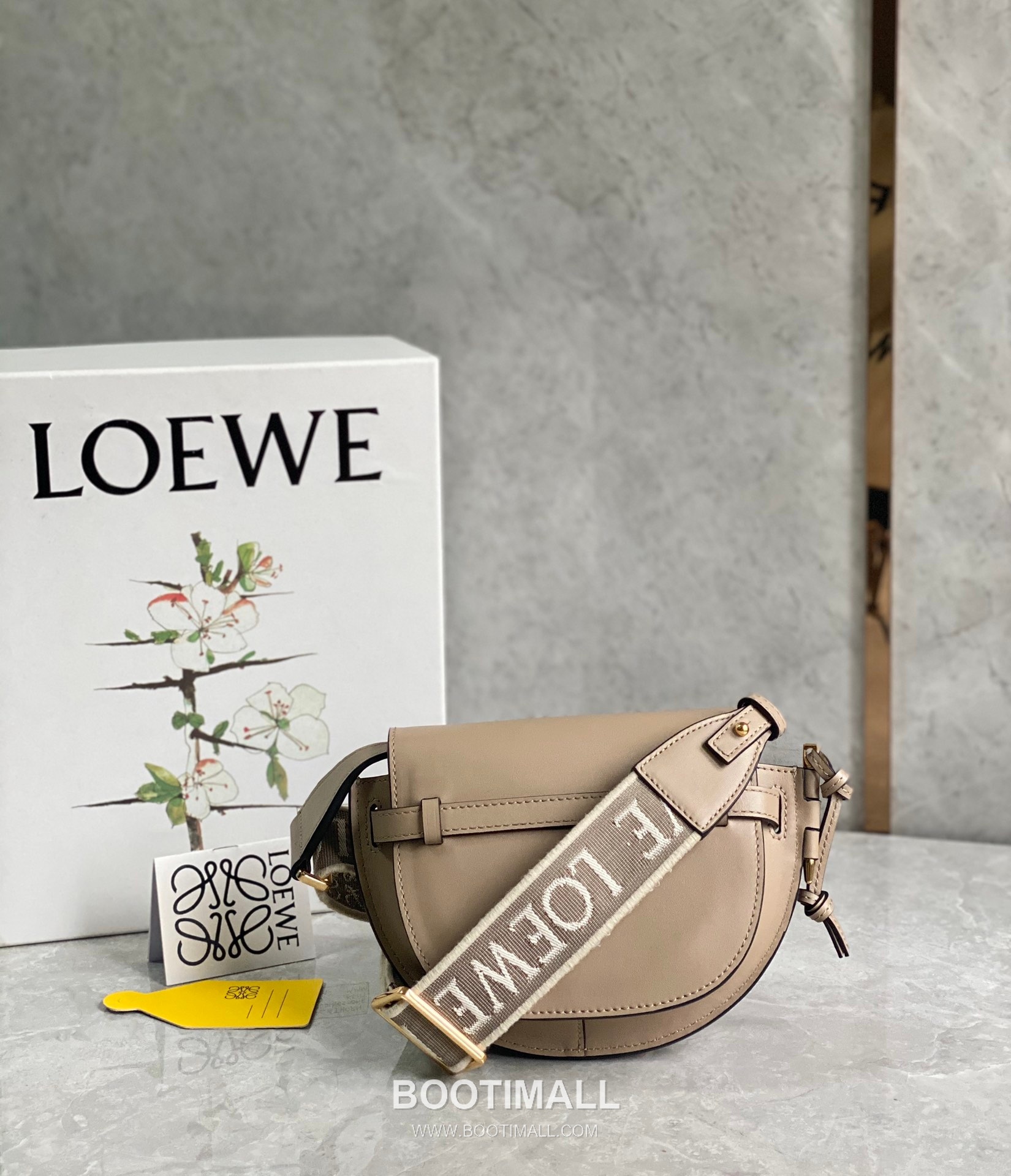 Loewe Mini Gate Dual Calfskin Leather Embroidered Strap Shoulder Bag 10121 로에베 미니 게이트 듀얼 카프스킨 자수 스트랩 숄더 크로스백 21cm 5