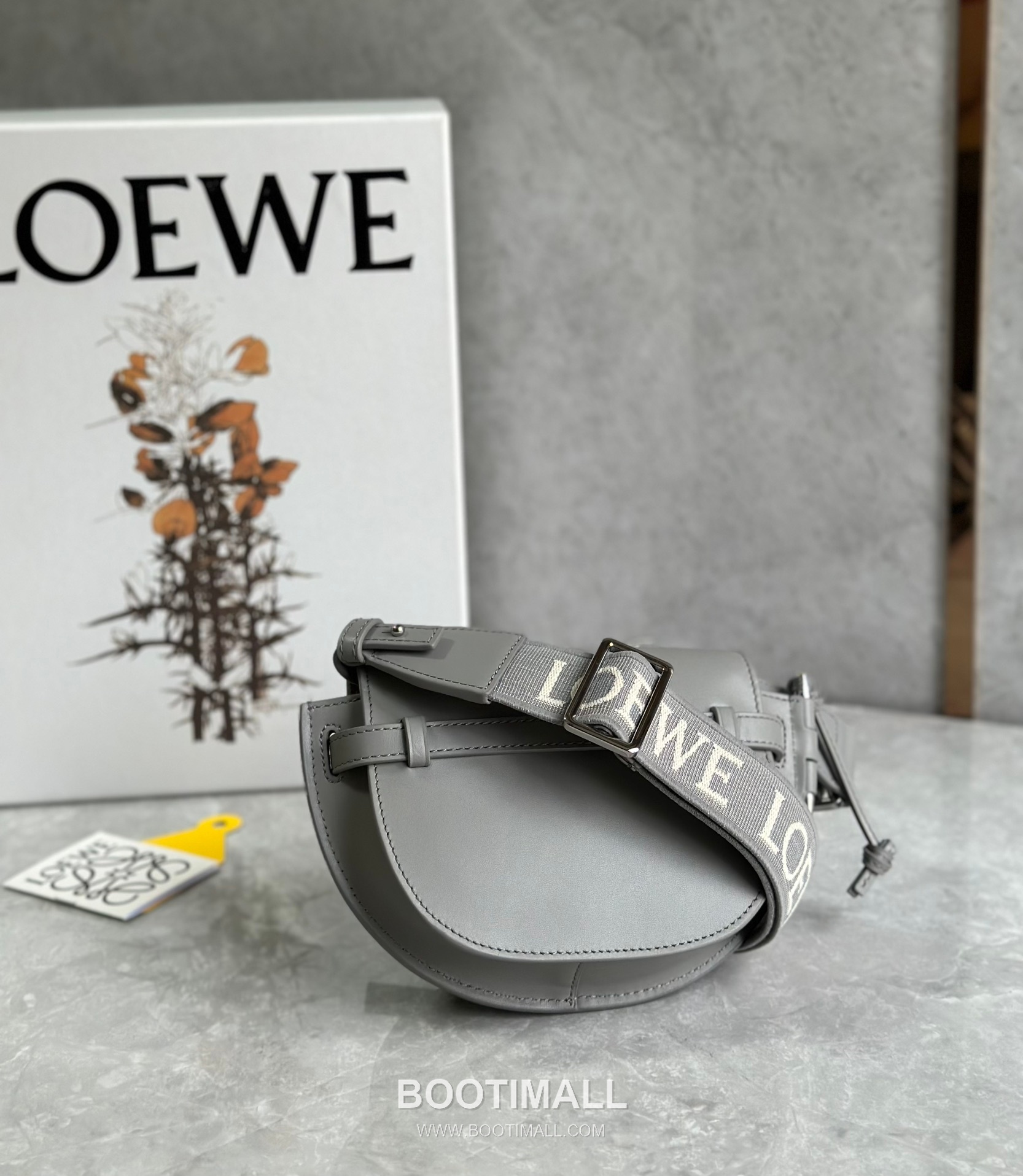 Loewe Mini Gate Dual Calfskin Leather Embroidered Strap Shoulder Bag 10121 로에베 미니 게이트 듀얼 카프스킨 자수 스트랩 숄더 크로스백 21cm 10
