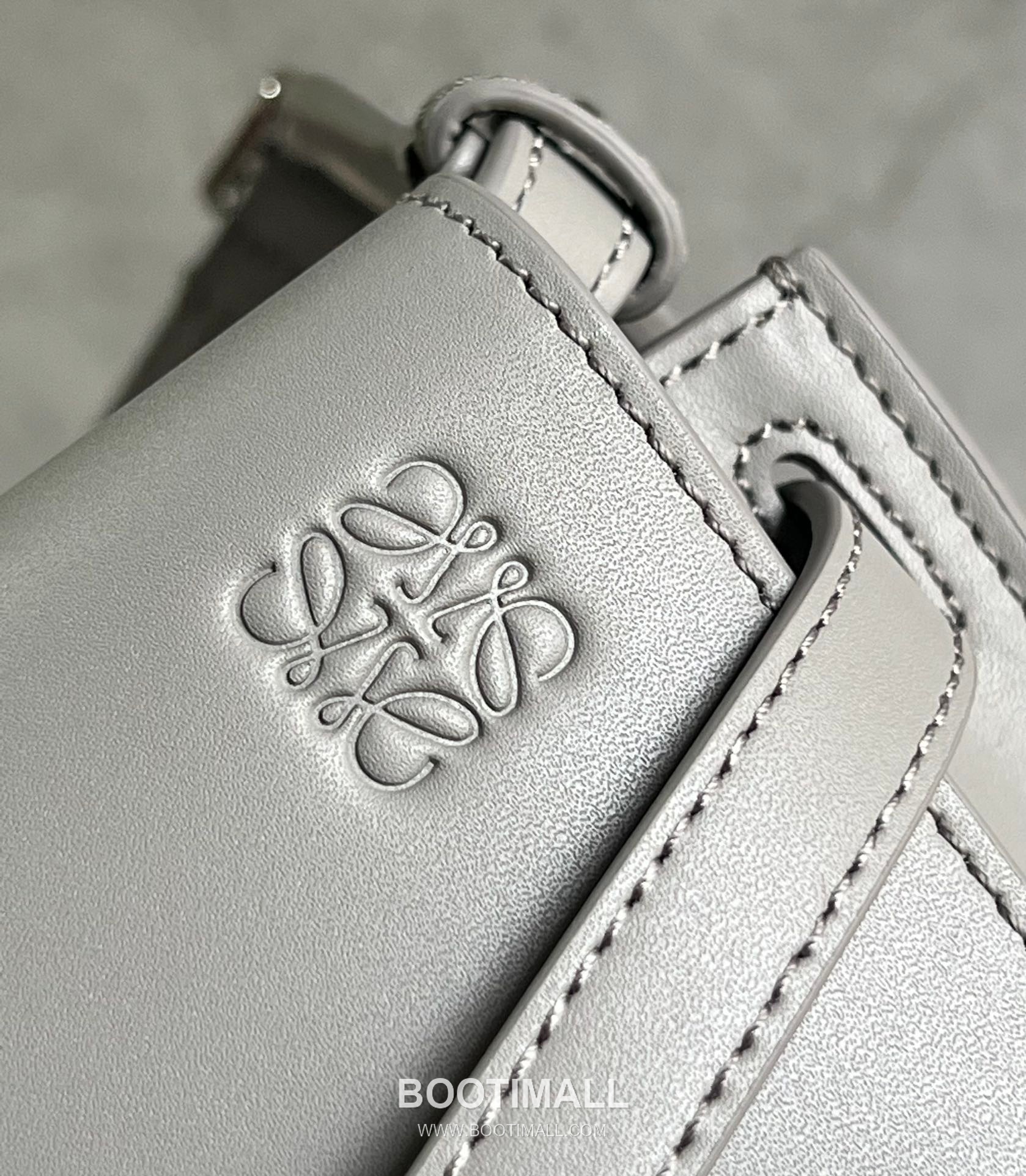 Loewe Mini Gate Dual Calfskin Leather Embroidered Strap Shoulder Bag 10121 로에베 미니 게이트 듀얼 카프스킨 자수 스트랩 숄더 크로스백 21cm 13