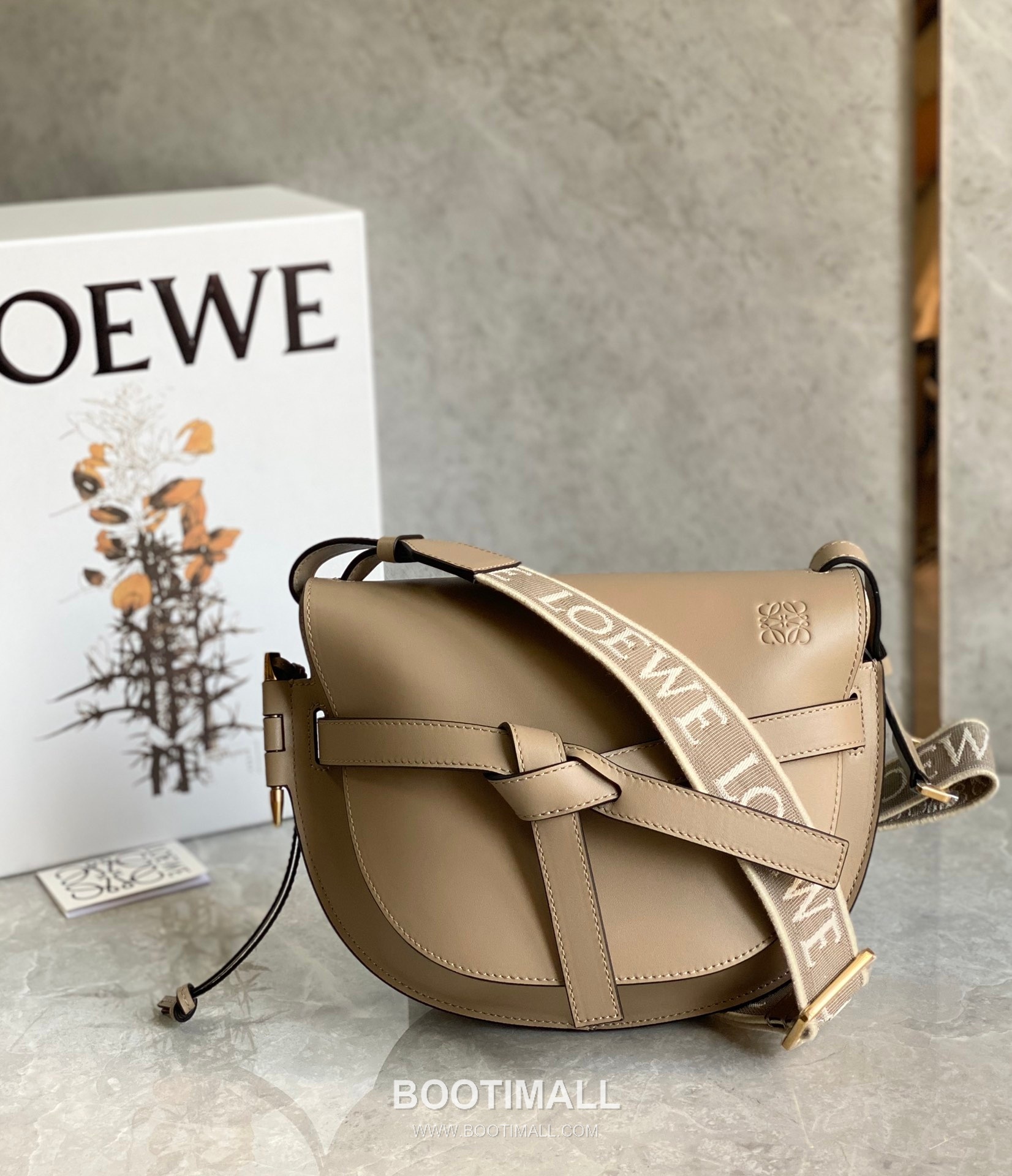 Loewe Gate Dual Calfskin Leather Embroidered Strap Shoulder Bag 10183 로에베 게이트 듀얼 카프스킨 자수 스트랩 숄더 크로스백 25cm 1