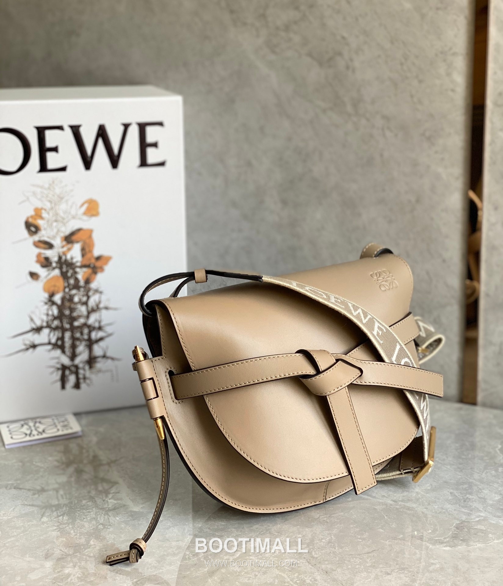 Loewe Gate Dual Calfskin Leather Embroidered Strap Shoulder Bag 10183 로에베 게이트 듀얼 카프스킨 자수 스트랩 숄더 크로스백 25cm 2