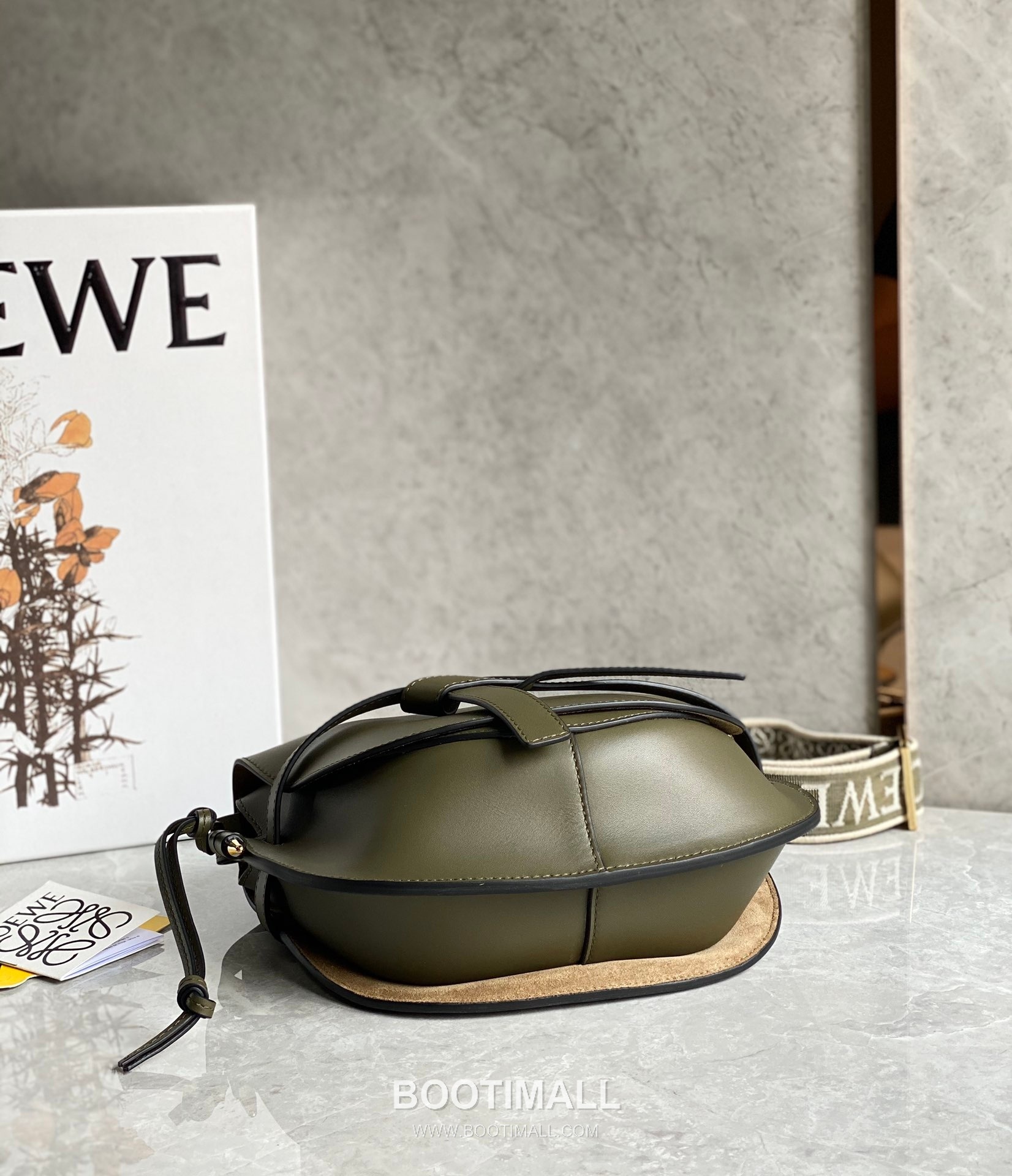 Loewe Gate Dual Calfskin Leather Embroidered Strap Shoulder Bag 10183 로에베 게이트 듀얼 카프스킨 자수 스트랩 숄더 크로스백 25cm 4