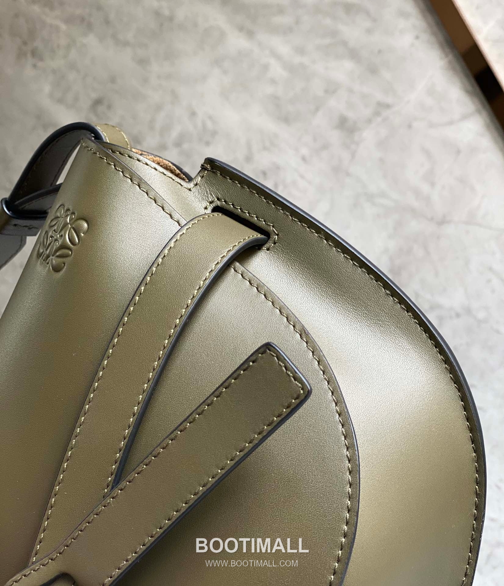 Loewe Gate Dual Calfskin Leather Embroidered Strap Shoulder Bag 10183 로에베 게이트 듀얼 카프스킨 자수 스트랩 숄더 크로스백 25cm 5