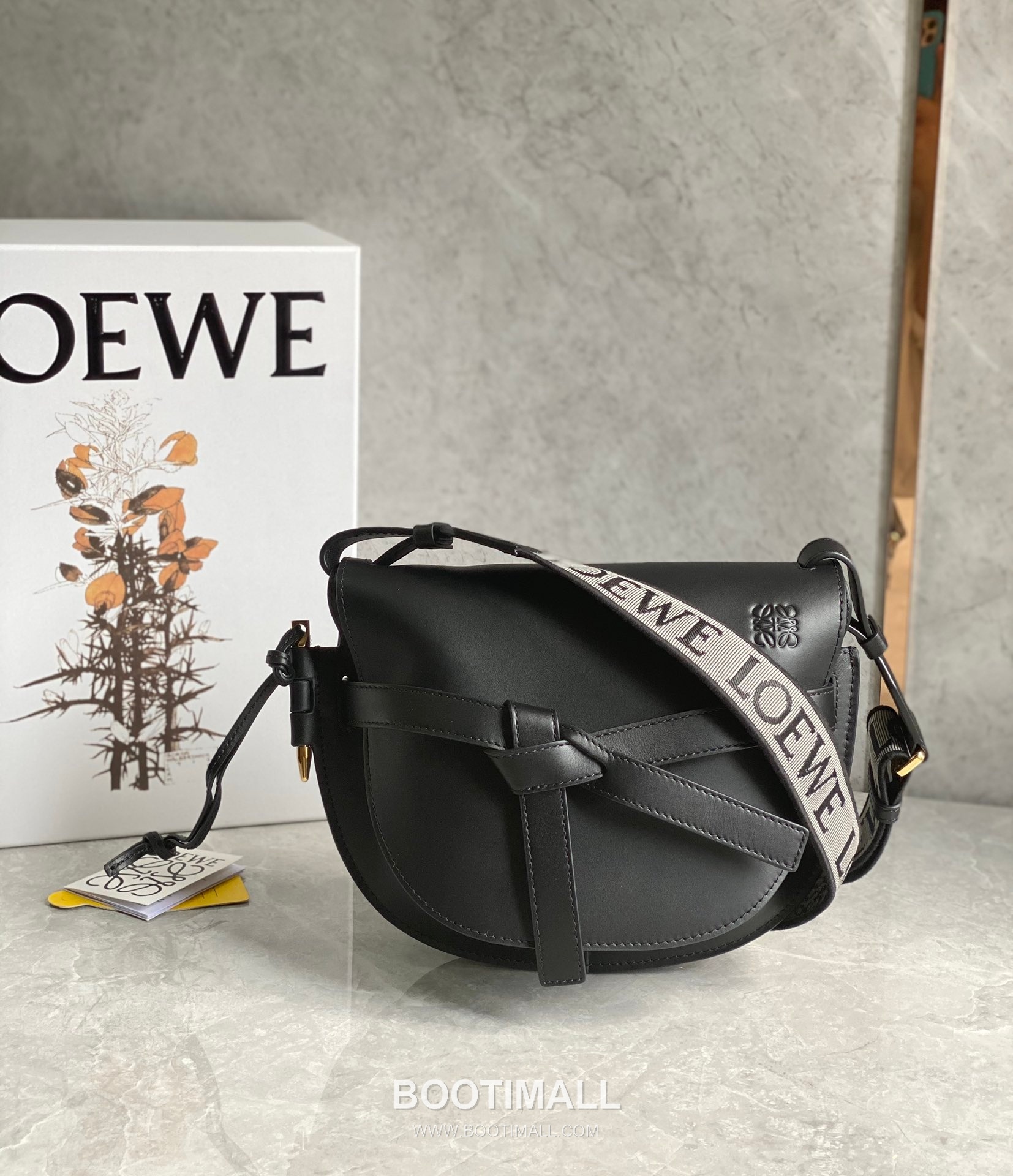 Loewe Gate Dual Calfskin Leather Embroidered Strap Shoulder Bag 10183 로에베 게이트 듀얼 카프스킨 자수 스트랩 숄더 크로스백 25cm 1