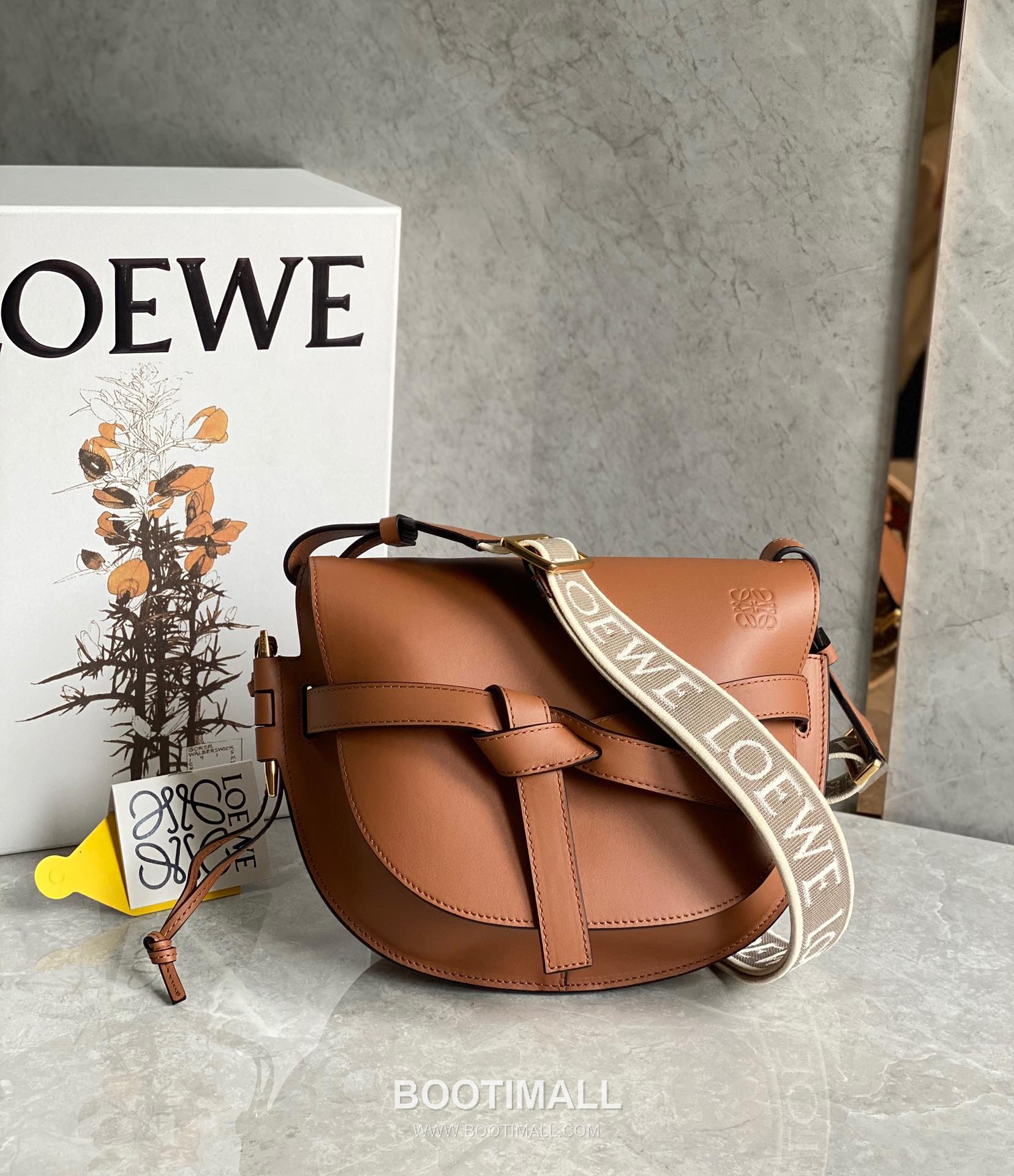 Loewe Gate Dual Calfskin Leather Embroidered Strap Shoulder Bag 10183 로에베 게이트 듀얼 카프스킨 자수 스트랩 숄더 크로스백 25cm 4