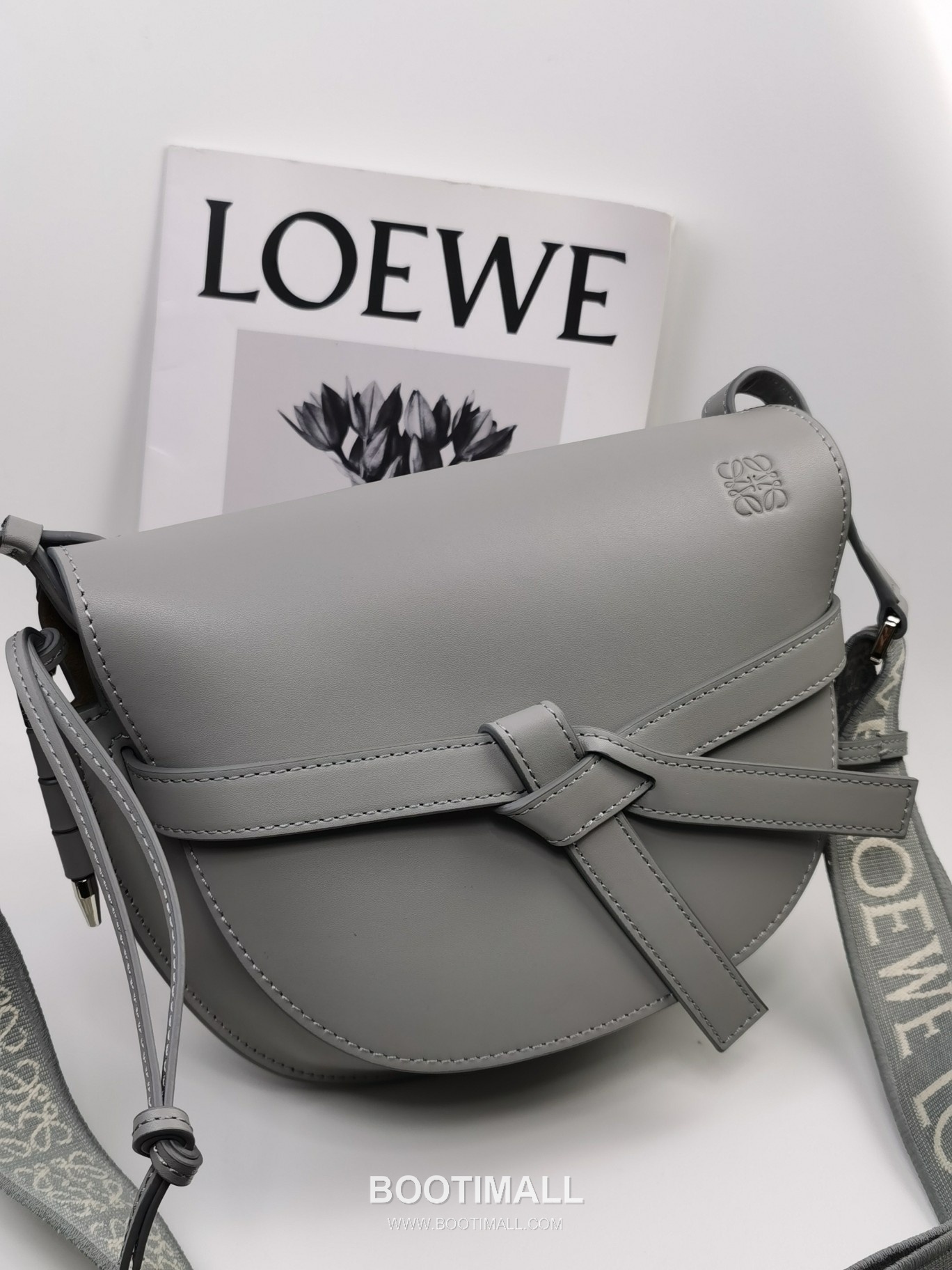 Loewe Gate Dual Calfskin Leather Embroidered Strap Shoulder Bag 10183 로에베 게이트 듀얼 카프스킨 자수 스트랩 숄더 크로스백 25cm 3