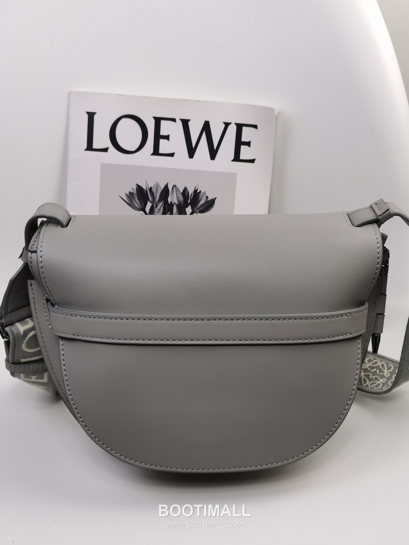 Loewe Gate Dual Calfskin Leather Embroidered Strap Shoulder Bag 10183 로에베 게이트 듀얼 카프스킨 자수 스트랩 숄더 크로스백 25cm 4