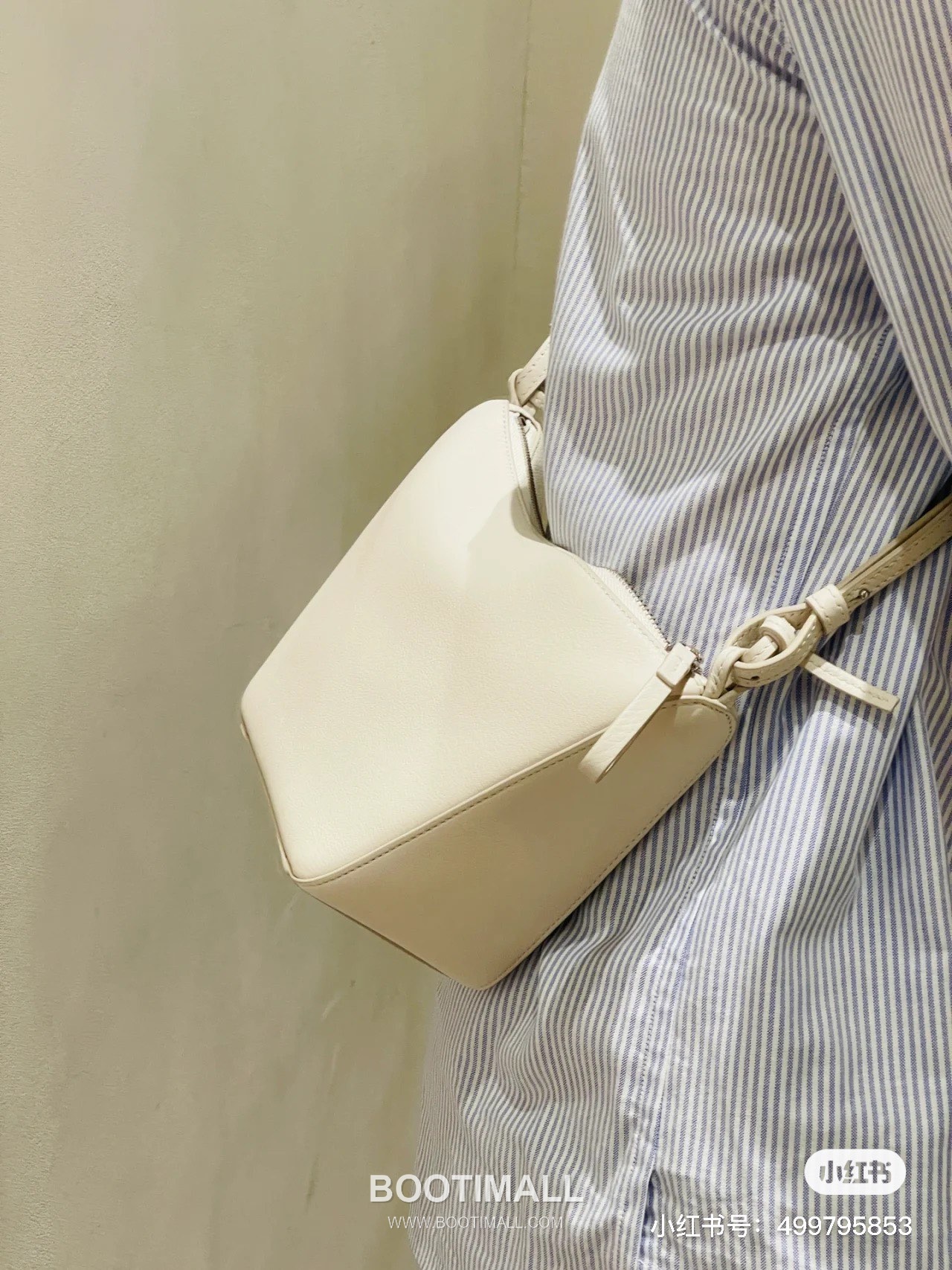 Loewe Hammock Calfskin Leather Hobo Shoulder Bag 263317 로에베 해먹 카프스킨 레더 호보 숄더 크로스백 28cm 1